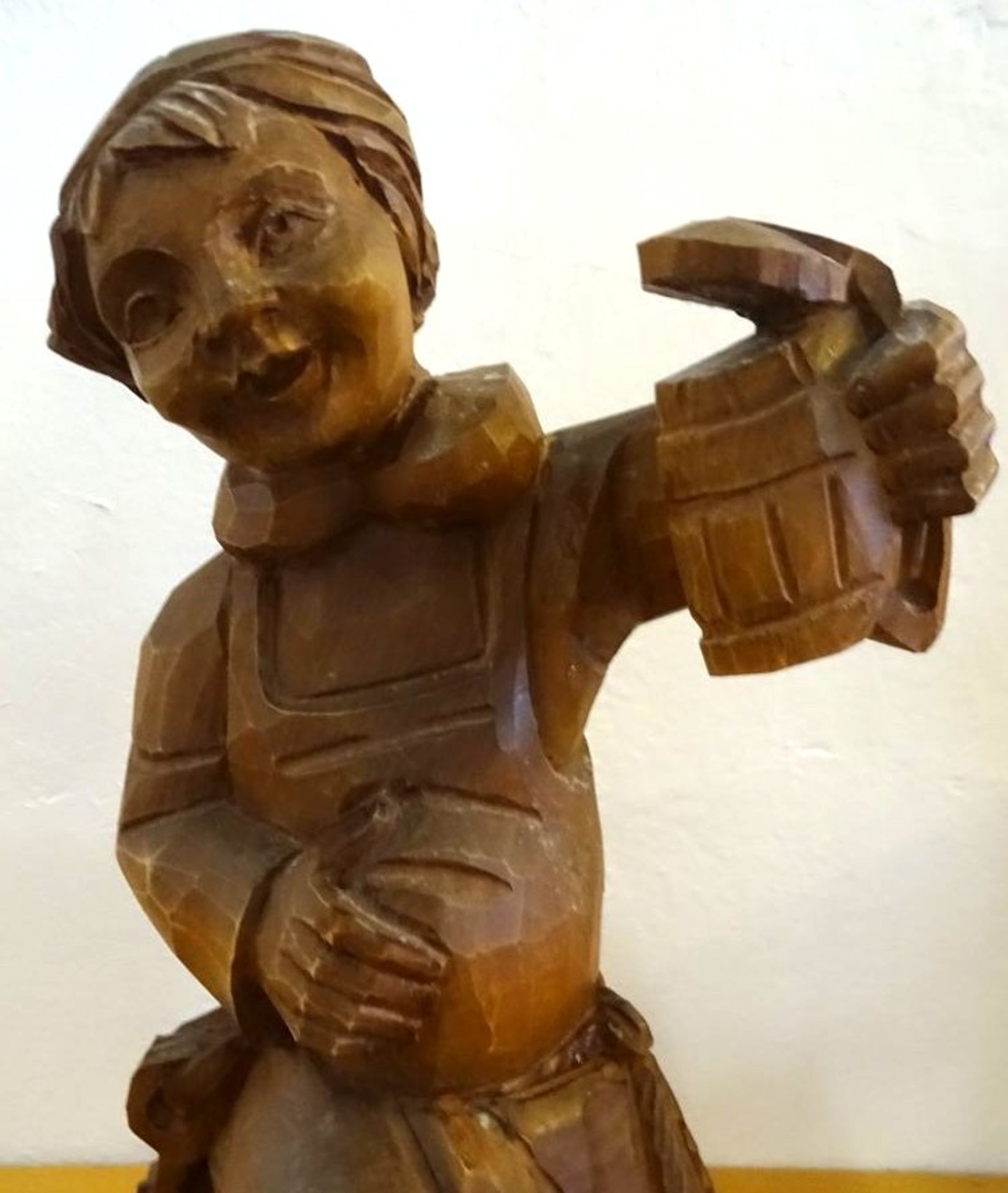 Holzschnitzerei "Frau mit Bierkrug", H-37 cm - Bild 3 aus 6