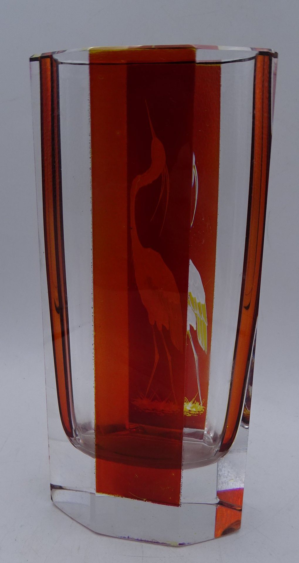 rot/klare Vase, beschliffen mit Reiher, H-18 cm, D-8 cm - Image 3 of 4