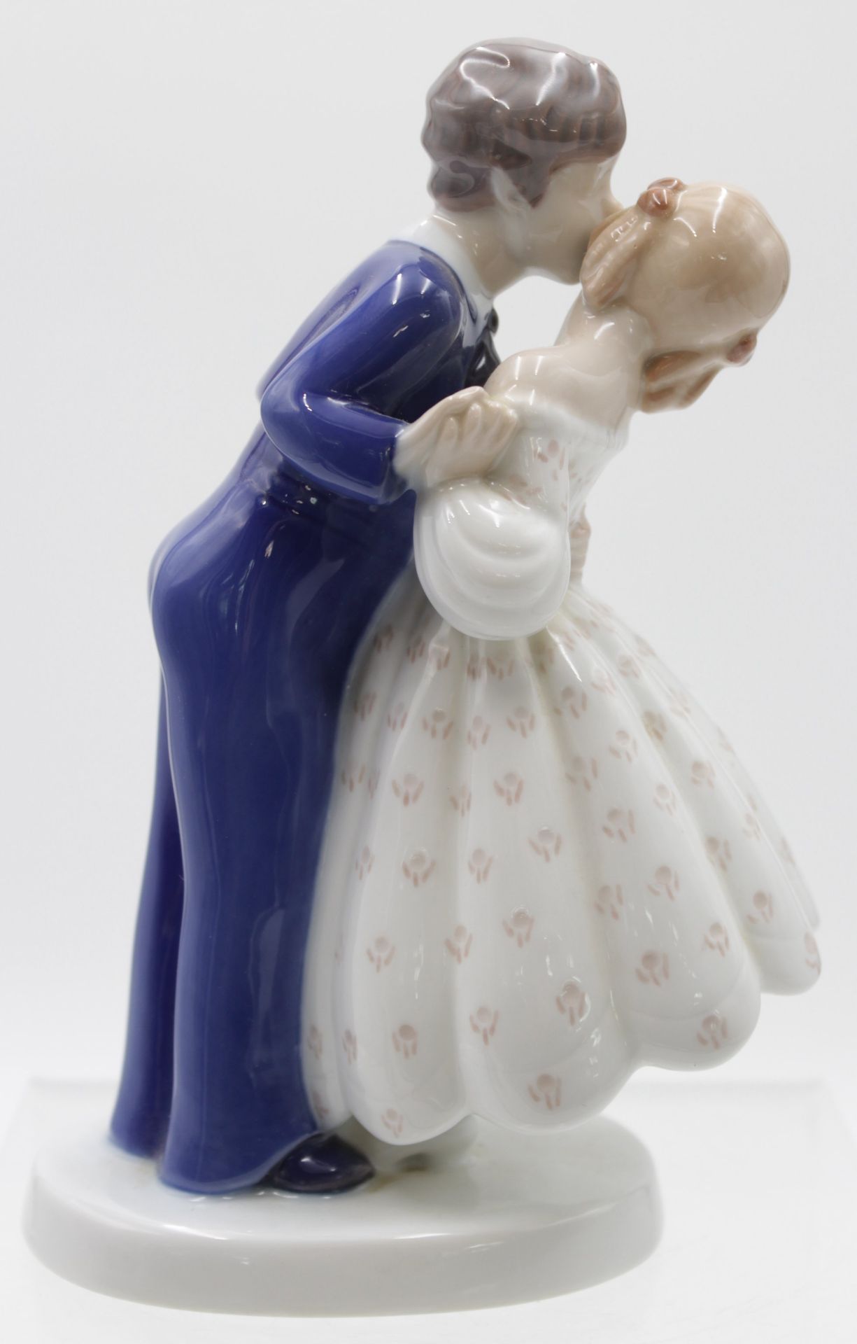 Figurengruppe "Hans und Trine", Bing & Gröndahl, Modellnr. 2162, Entw. Claire Weiss, polychrome Unt - Image 2 of 3