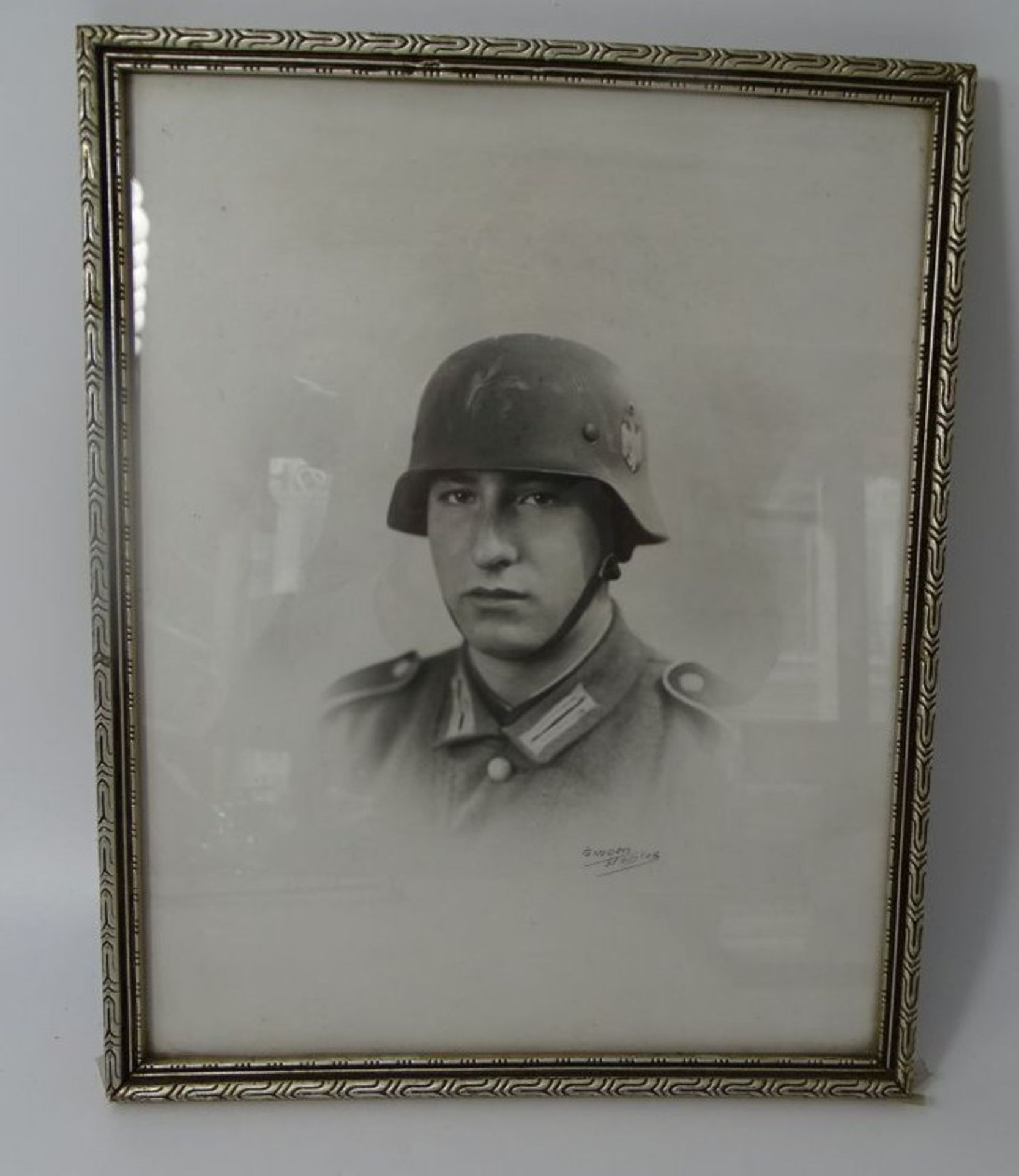 Foto-Portrait eines jungen Wehrmachtssoldaten, Gordon Studios, ger/Glas, RG 30x25 cm - Image 2 of 6