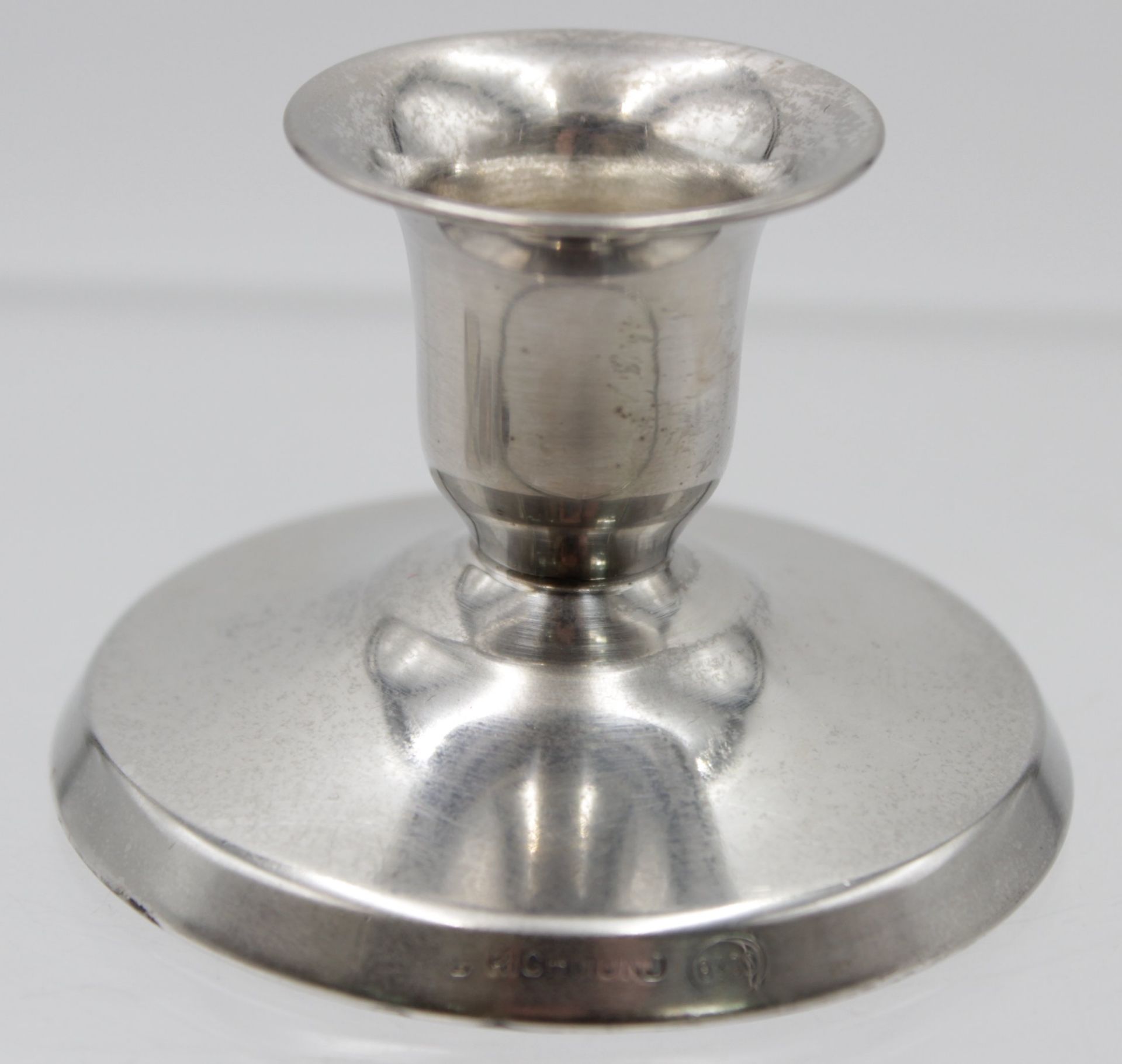 kl. Leuchter, 830er Silber, Richmond, gefüllter Stand, zus. 73gr., H-4,5cm.