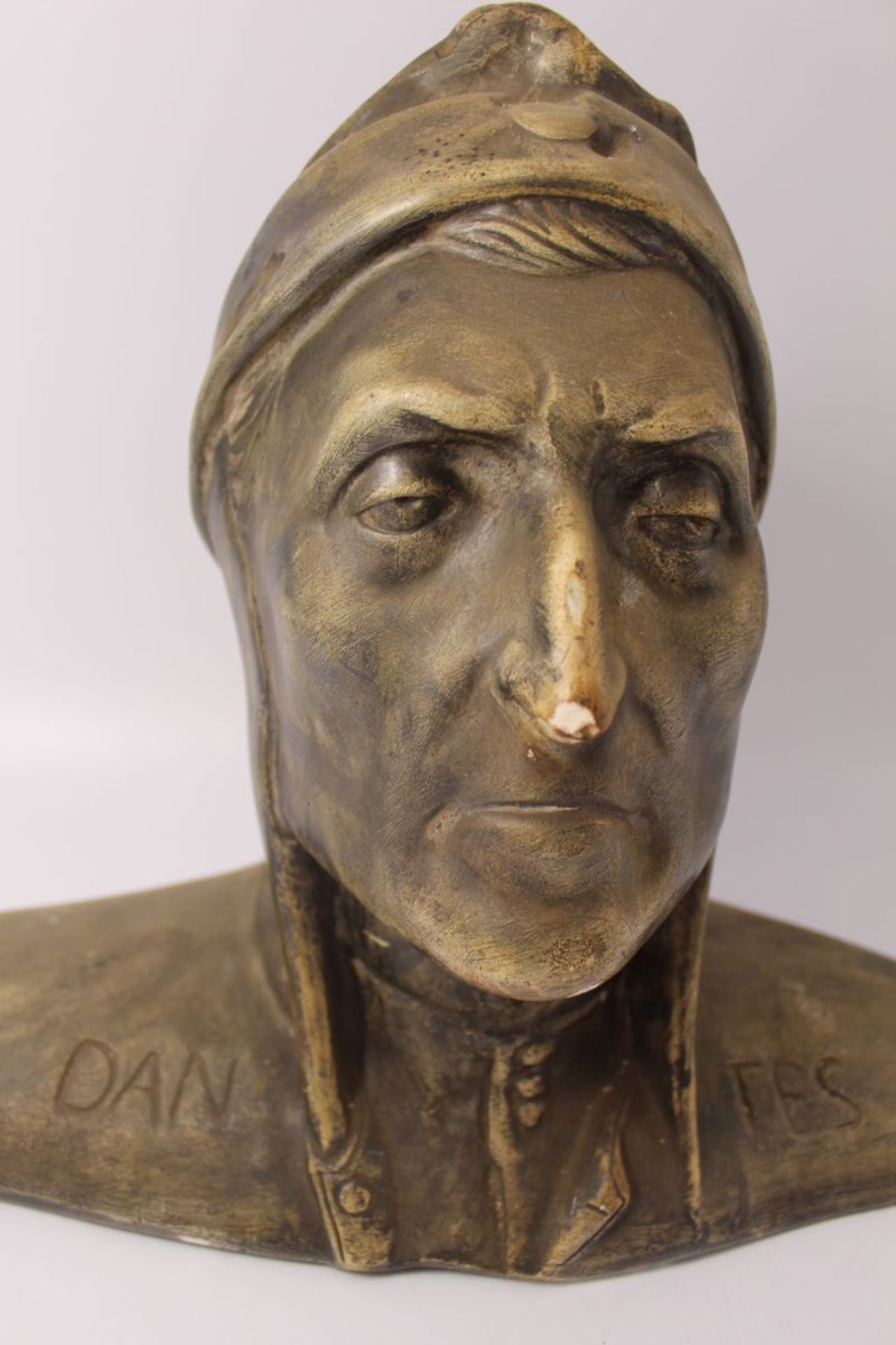 Dante Büste, wohl Achatit, mit Abplatzern an Nase und Zopf, H-33 cm, B-44 cm - Bild 2 aus 4