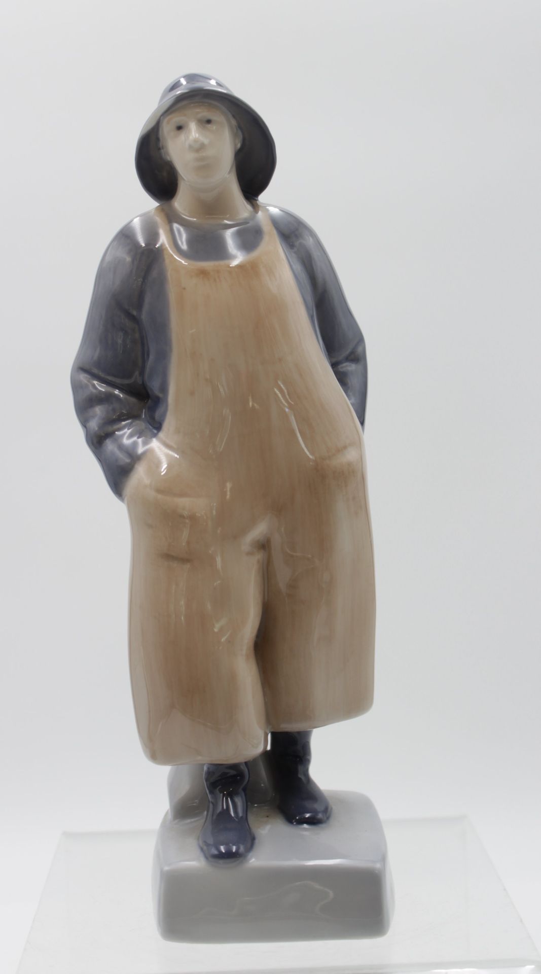 Figur, Seemann, Royal Copenhagen, Modellnr. 3668, Marke 2x durchschliffen, Glasurfehler am Hut, H-2