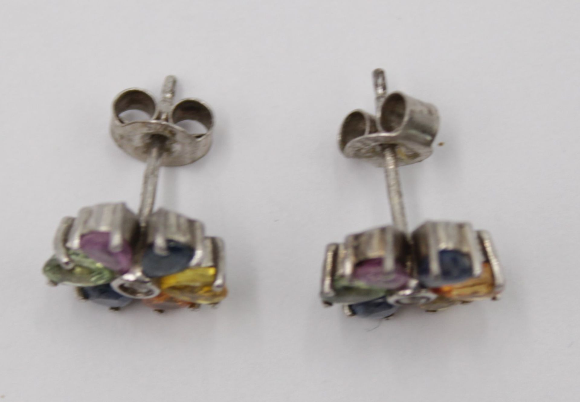 Paar multicolor Ohrstecker., mittig je kl. Brillant umringt von farbigen Edelsteinen, Silber, zus. - Image 2 of 2