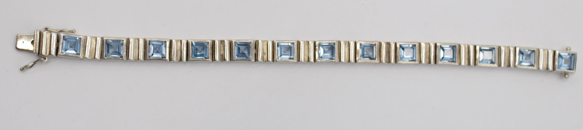 Armband, 925er Silber, hellblaue Steine (Aquamarine?), ca. 35,7gr., L-20cm. - Bild 2 aus 4
