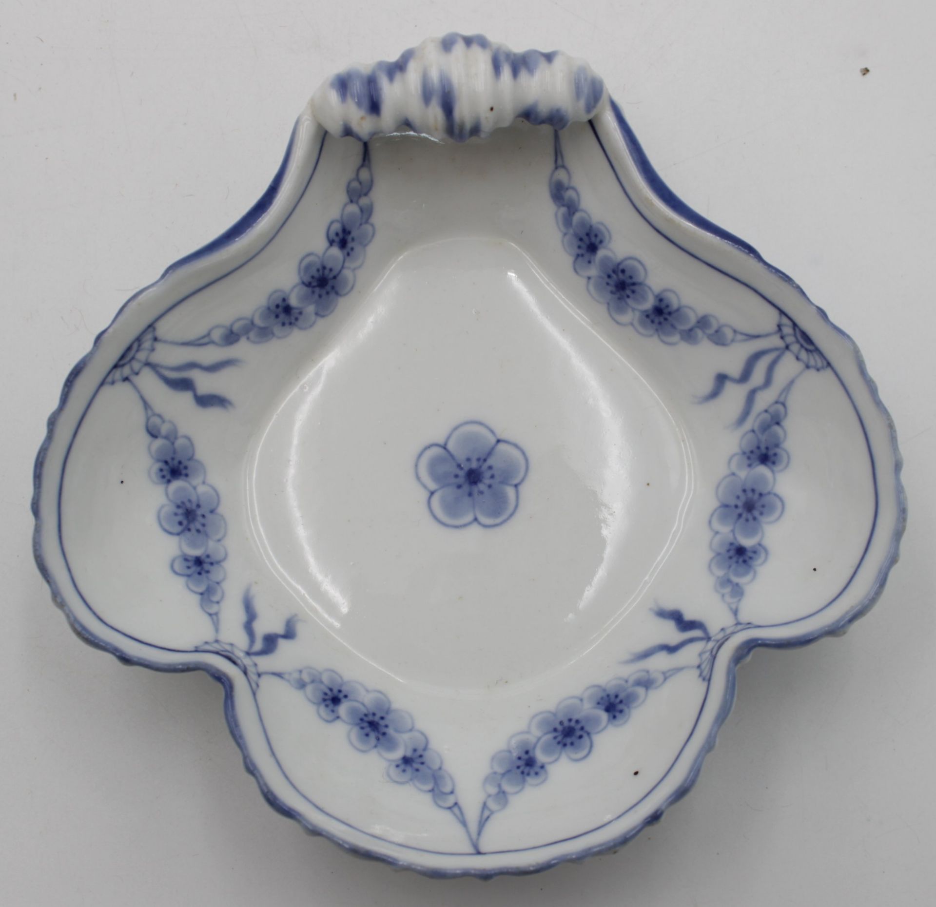 Muschelschale, Bing & Gröndahl, blaue florale Bemalung, 1x Schleifstrich, H-5cm, D-ca. 17cm. - Bild 2 aus 4