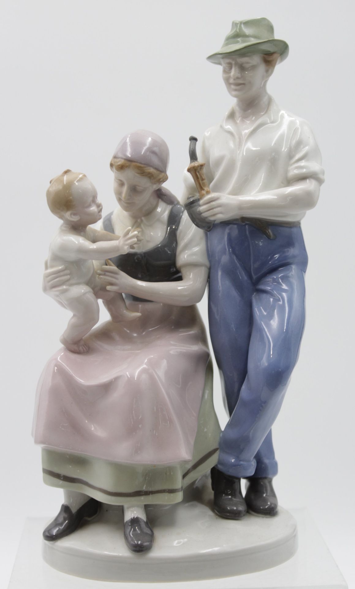 Figurengruppe,Familie, Scheidig, älter, polychr, Bemalung in Unterglasur, H-25cm.