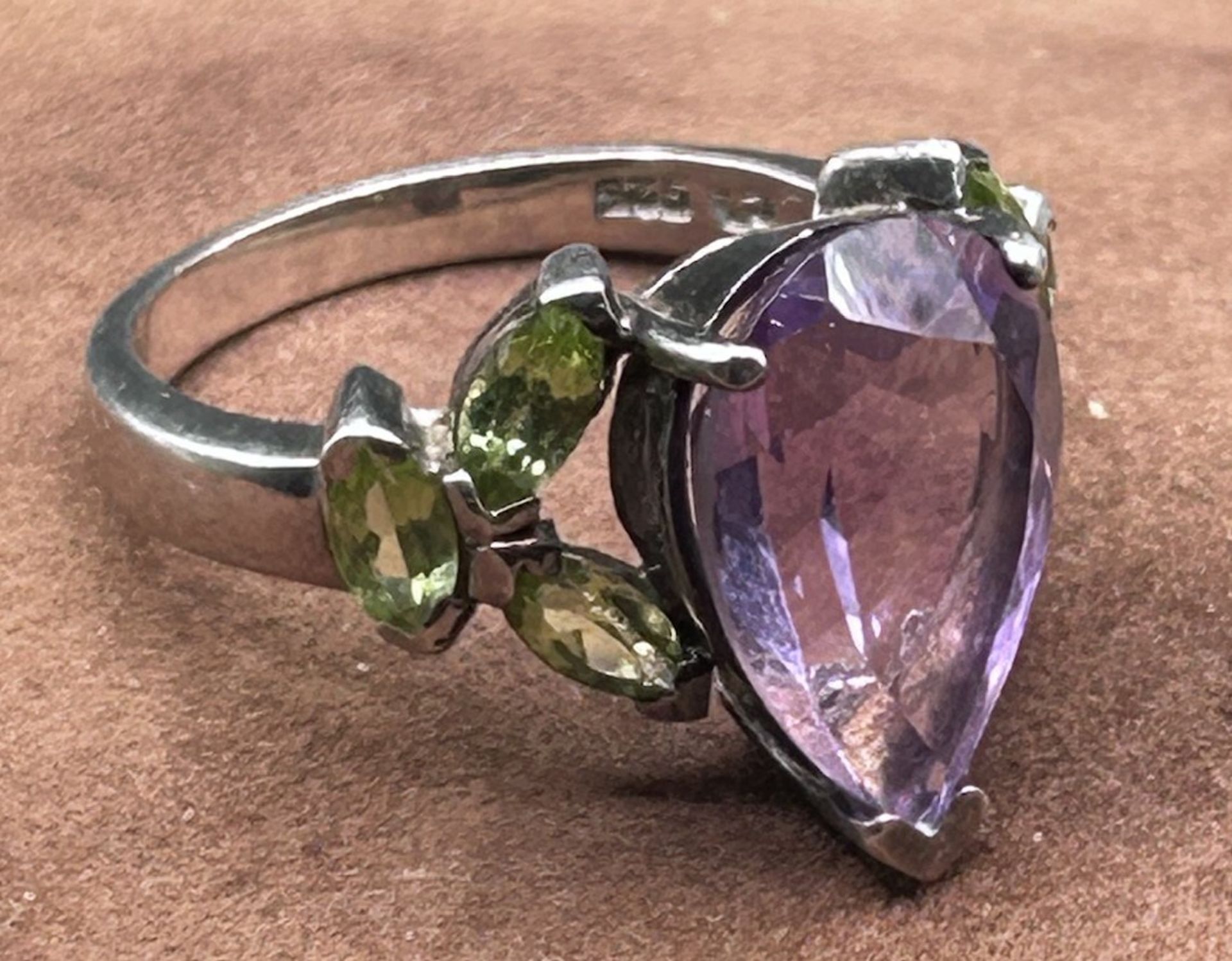 Silberring -925- mit Amethyst und grüne Topase, RG 60, 7 gr.