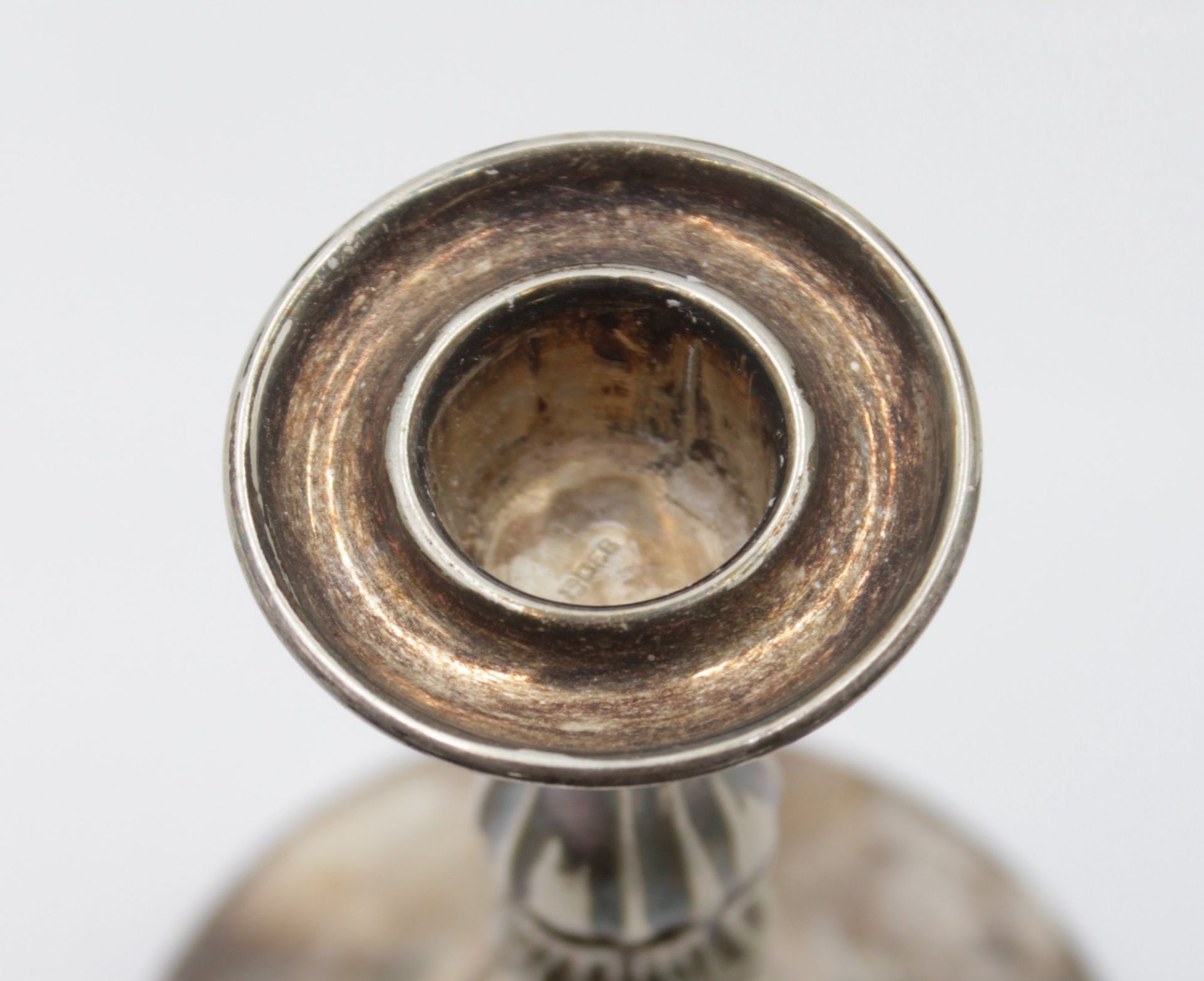 Leuchter, 830er Silber, gefüllter Stand, 132gr., H-13,3cm. - Image 3 of 4