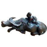 Holzschnitzerei, Wasserbüffel mit Reiter, wohl Vietnam?, H-11 cm, L-24 cm