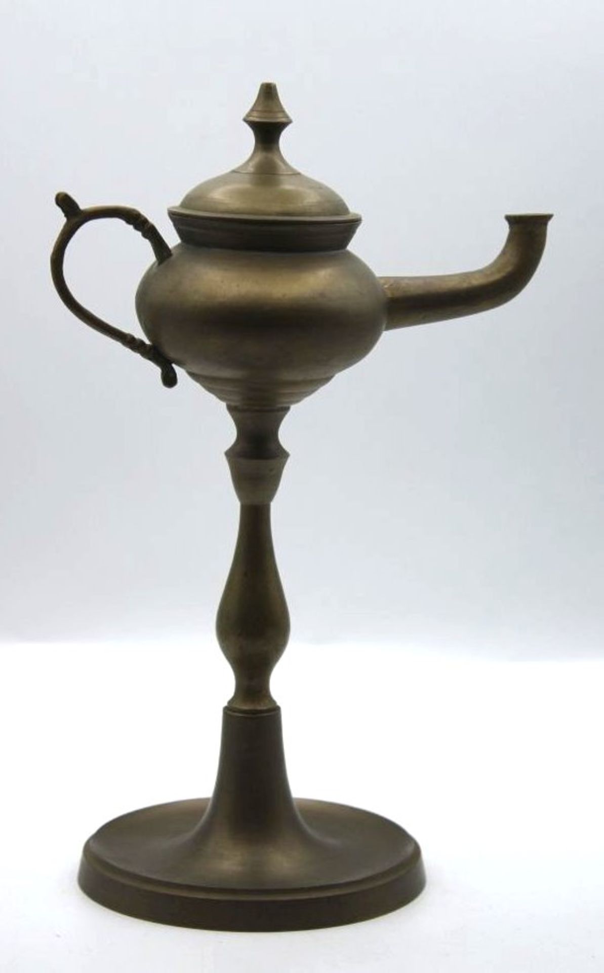 Öl-Lampe nach antikem Vorbild, Messing, H-23cm.
