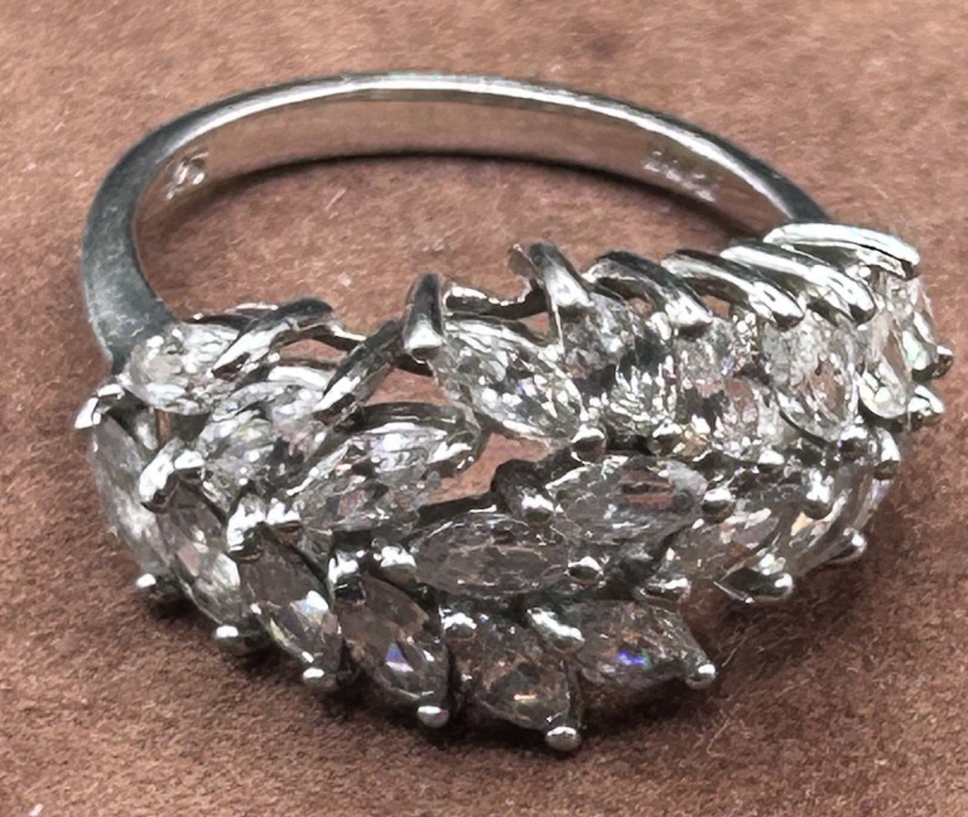 Silberring-925- mit klaren Steinen, RG 60, 5 gr.