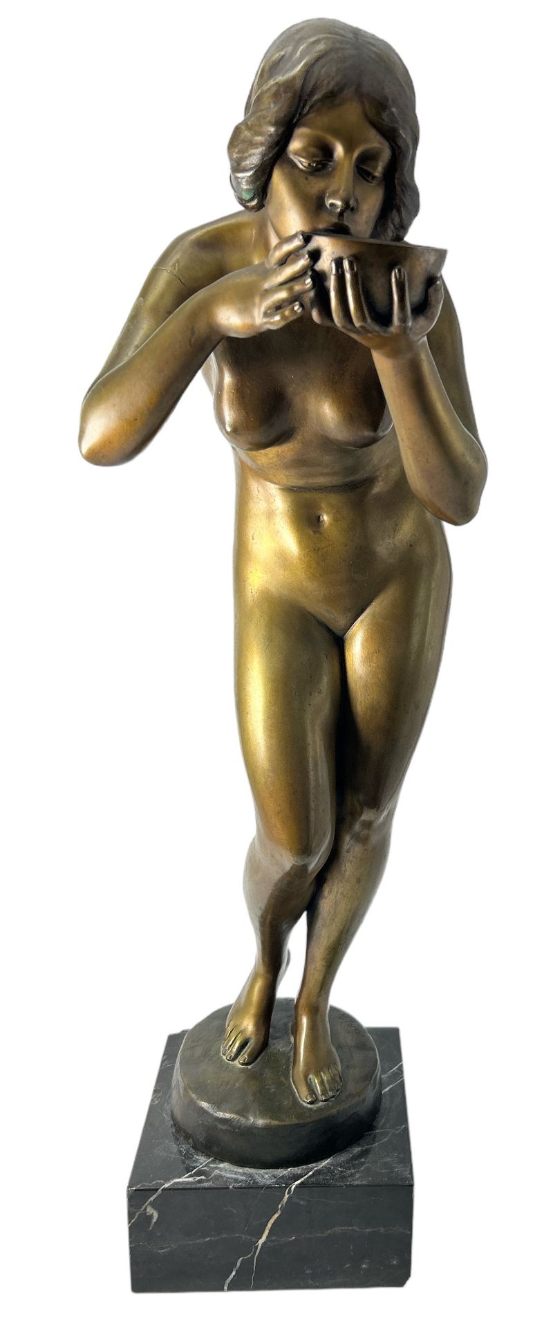 Victor Heinrich SEIFERT (1870-1953)  "Die Trinkende", grosse Bronze auf Marmorsockel, H- ca. 70 cm,