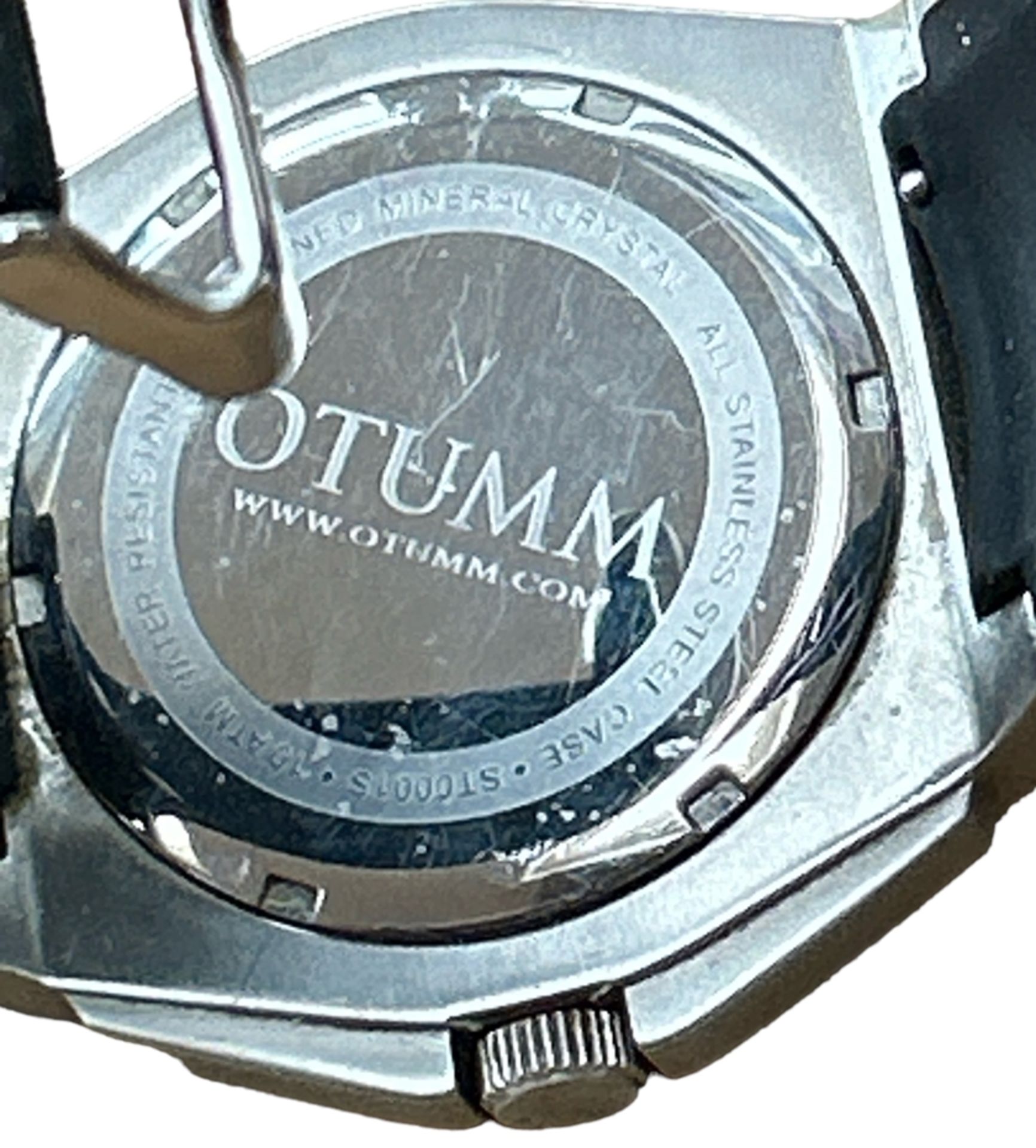 Otumm Herrenarmbanduhr mit Datum 50mm  Stahl mit orig. schwarzen  Silikon Armband, Quartzwerk läuft - Bild 4 aus 4
