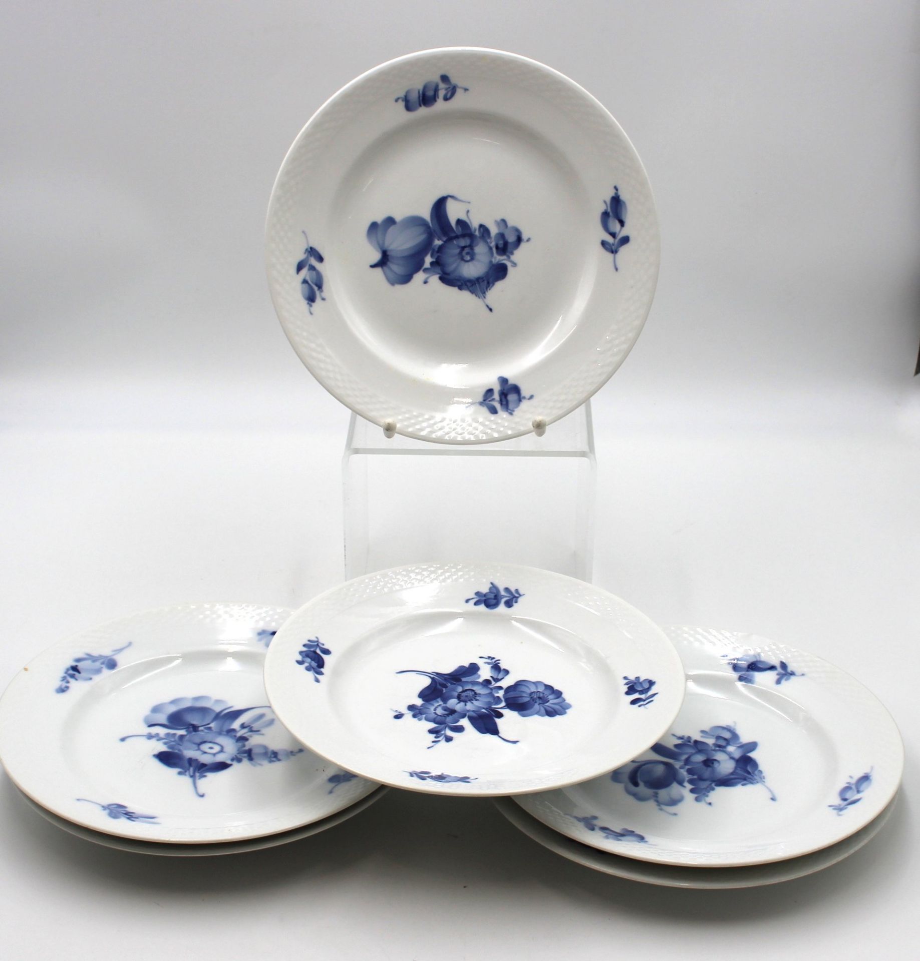 6x flache Teller, Royal Copenhagen, blaue Blume, 2 Teller mit Bestossungen, 1x MArke durchschliffen - Image 2 of 4