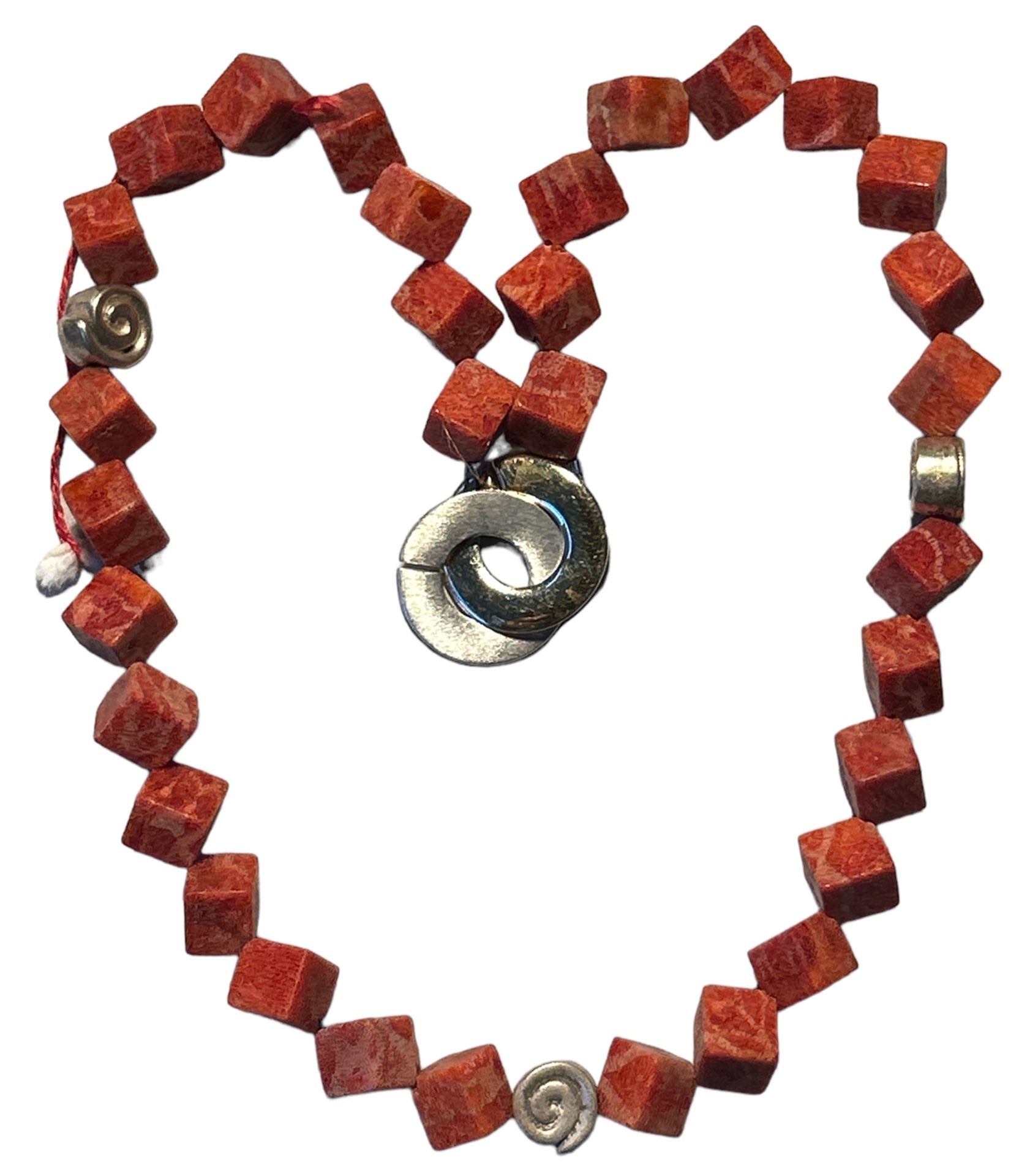 Schaumkoralle-Halskette in Würfelform mit Silber925- Schliesse und Zwischenstücke, L-ca. 44 cm, ca.