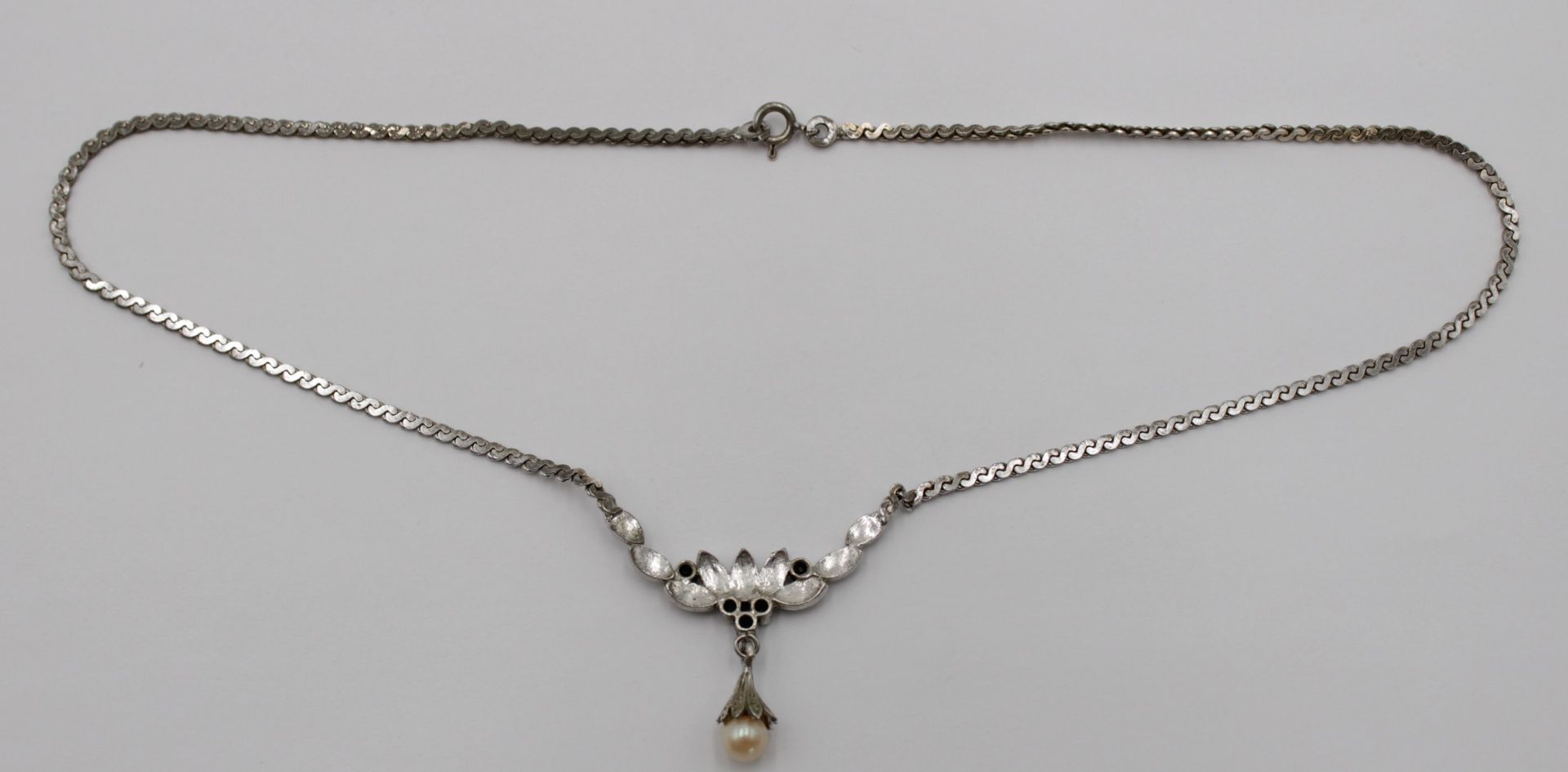 835er Silber-Collier, Saphire und Perle, ca. 11,2gr., L-43cm. - Bild 4 aus 5