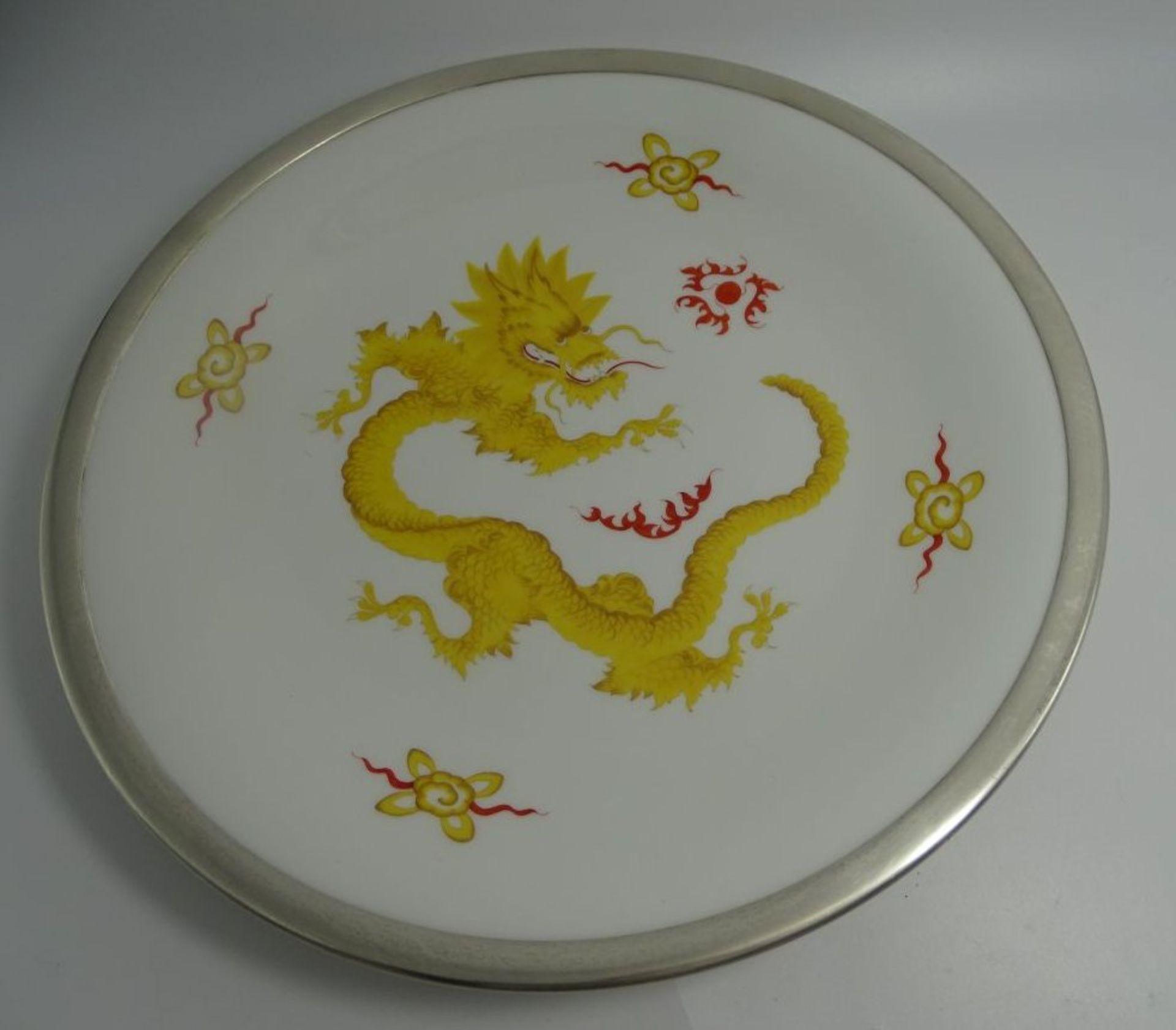 gr. Schale (Wandteller) "Meissen" 1.Wahl, gelber Drache mit Silberrand, D-35 cm - Image 2 of 5