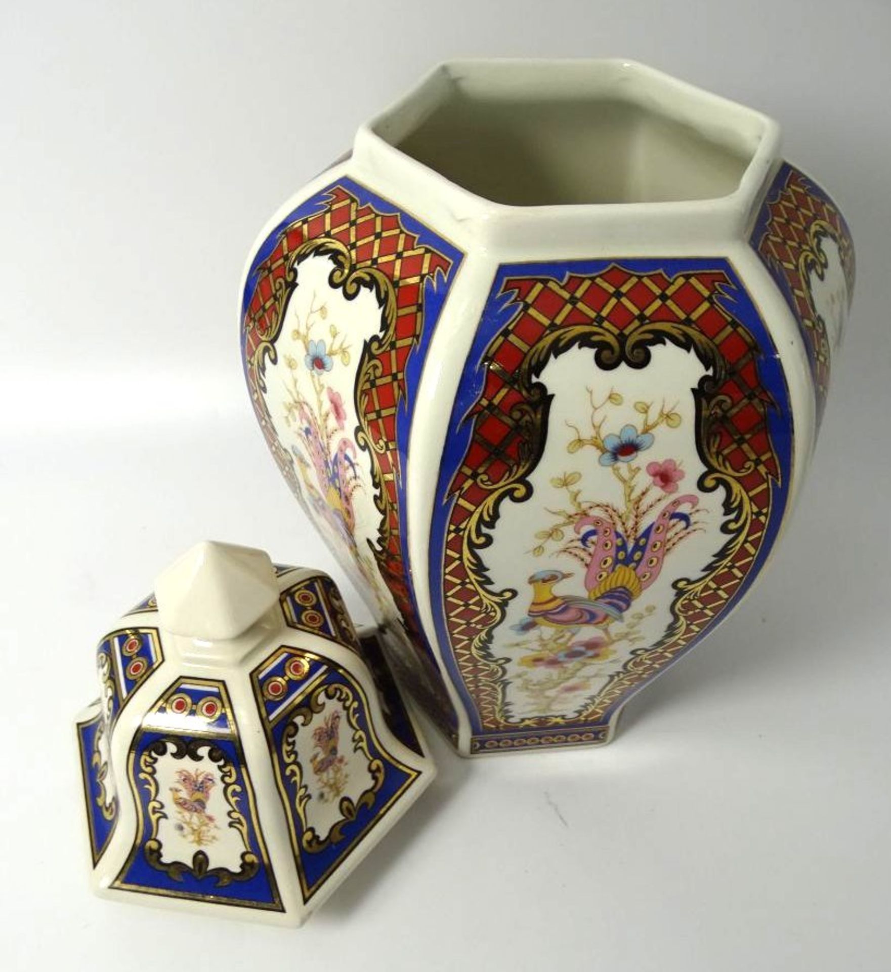 Deckelvase, handbemalt, wohl China, unleserl. gemarkt, H-32 cm - Image 3 of 5