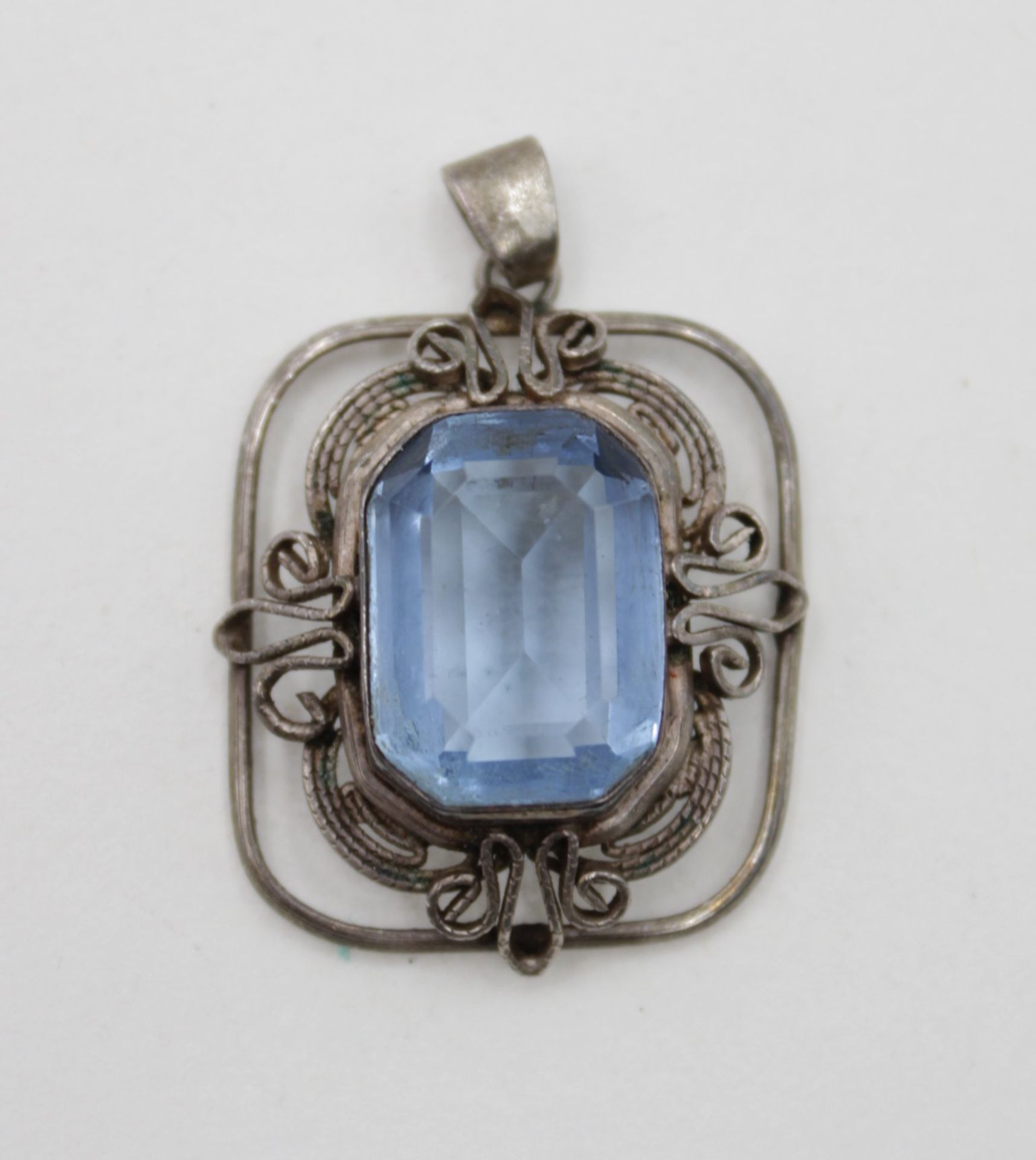 Anhänger, 835er Silber, um 1900, hellblauer facc. Stein, zus. L-3,7cm, 6,2gr.