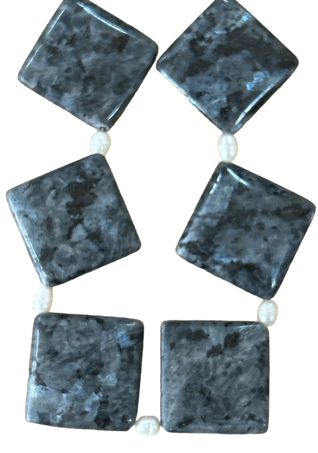 Halskette mit grossen, marmorierten grünen Steinen und Flussperlchen, L-54 cm, ca. 175 gr. - Bild 2 aus 2