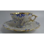 Prunktasse "Meissen" mit U.T., Relief mit blau/gold Bemalung um 1860, tw. berieben