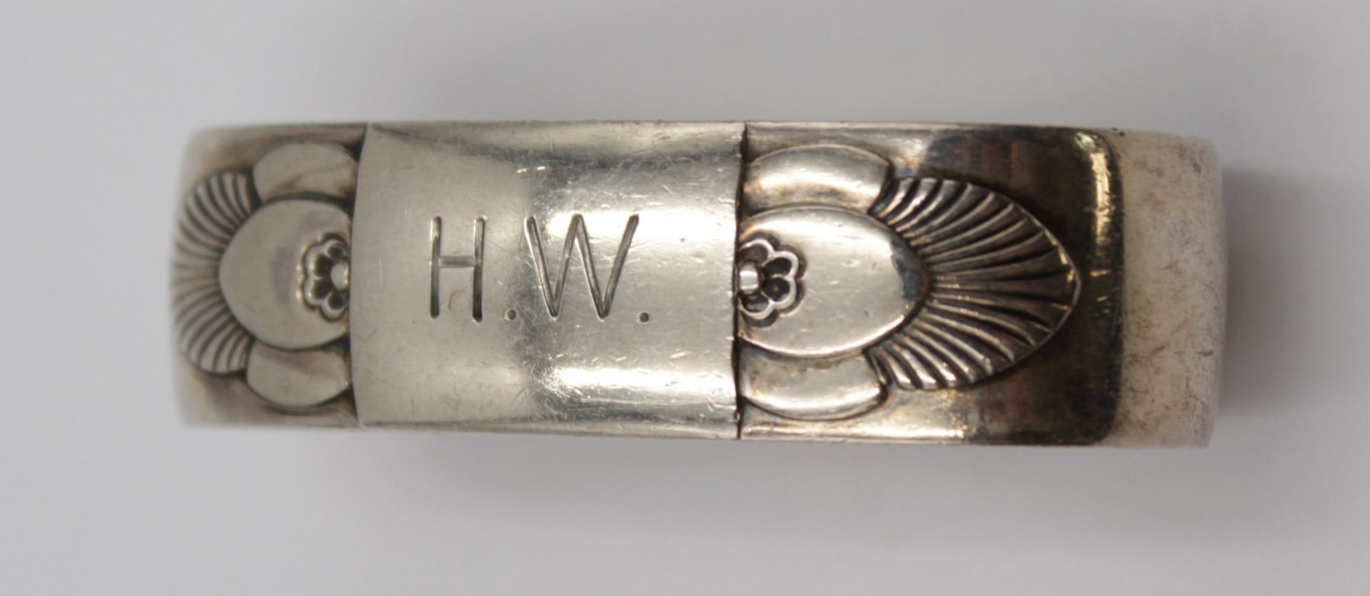 Serviettenring, Georg Jensen, Sterling, Nr. 81, Monogrammiert "H.W.", 37,4gr., 5,2 x 2,6cm. - Image 3 of 4