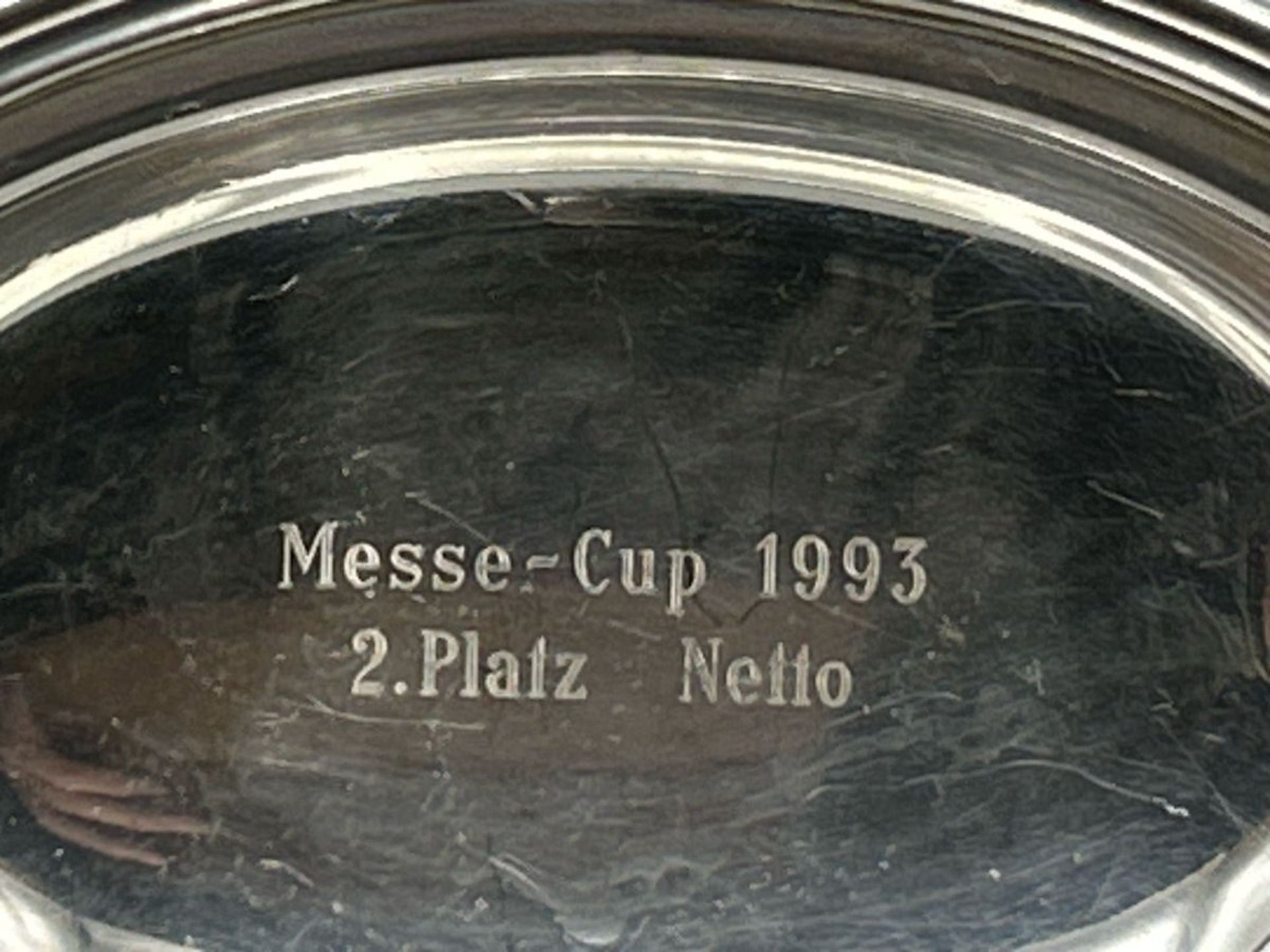 kl. Silber-800- Anbietschale auf vier Füsschen, Gravur Golfpreis 1993, H-5 cm, 10x7,5 cm, 81 gr. - Image 2 of 3