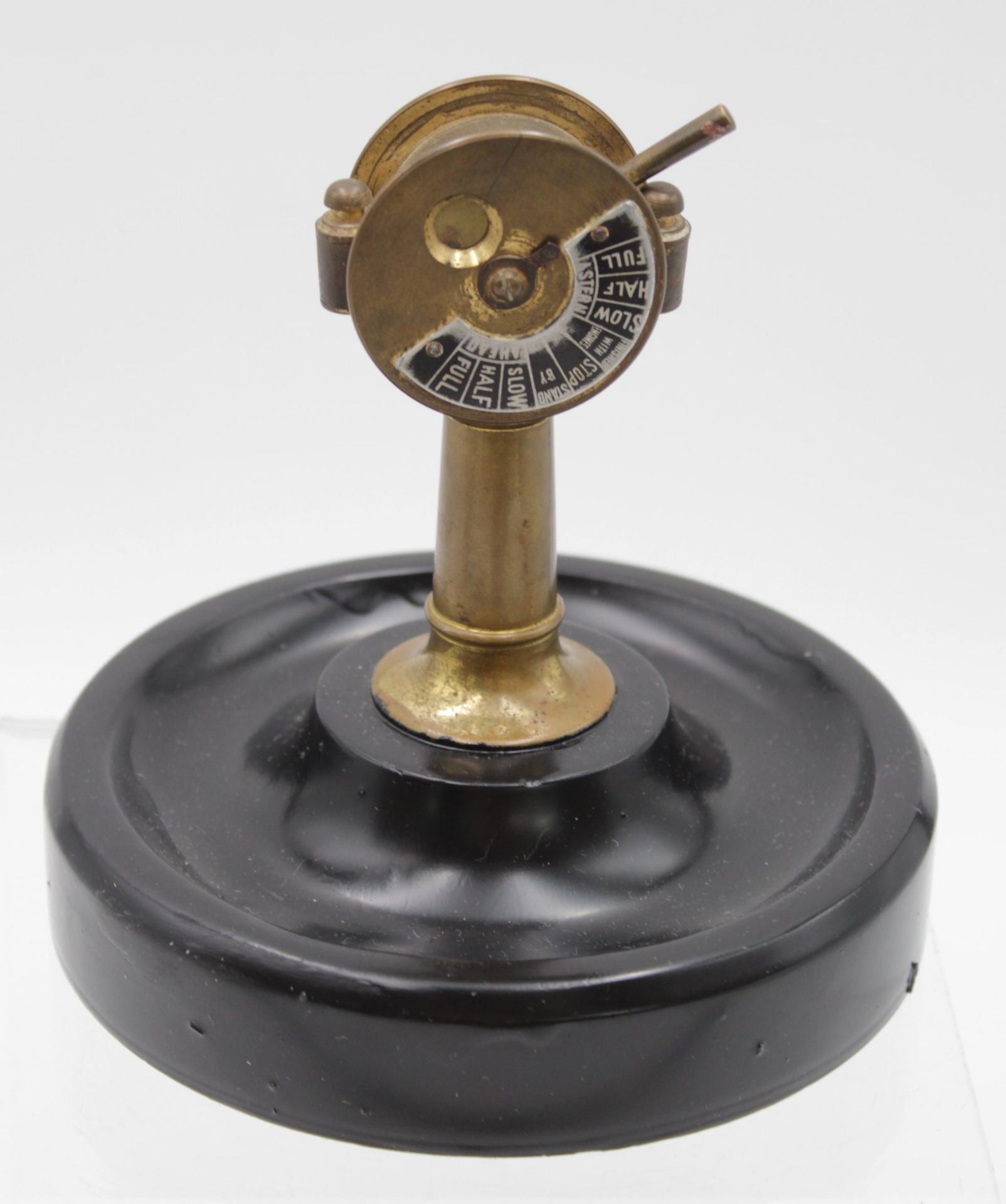 Ascher mit kl, Zigarrenschneider in Form eines Maschinentelegraphs, ca. H-13cm D-13,5cm. - Bild 3 aus 5