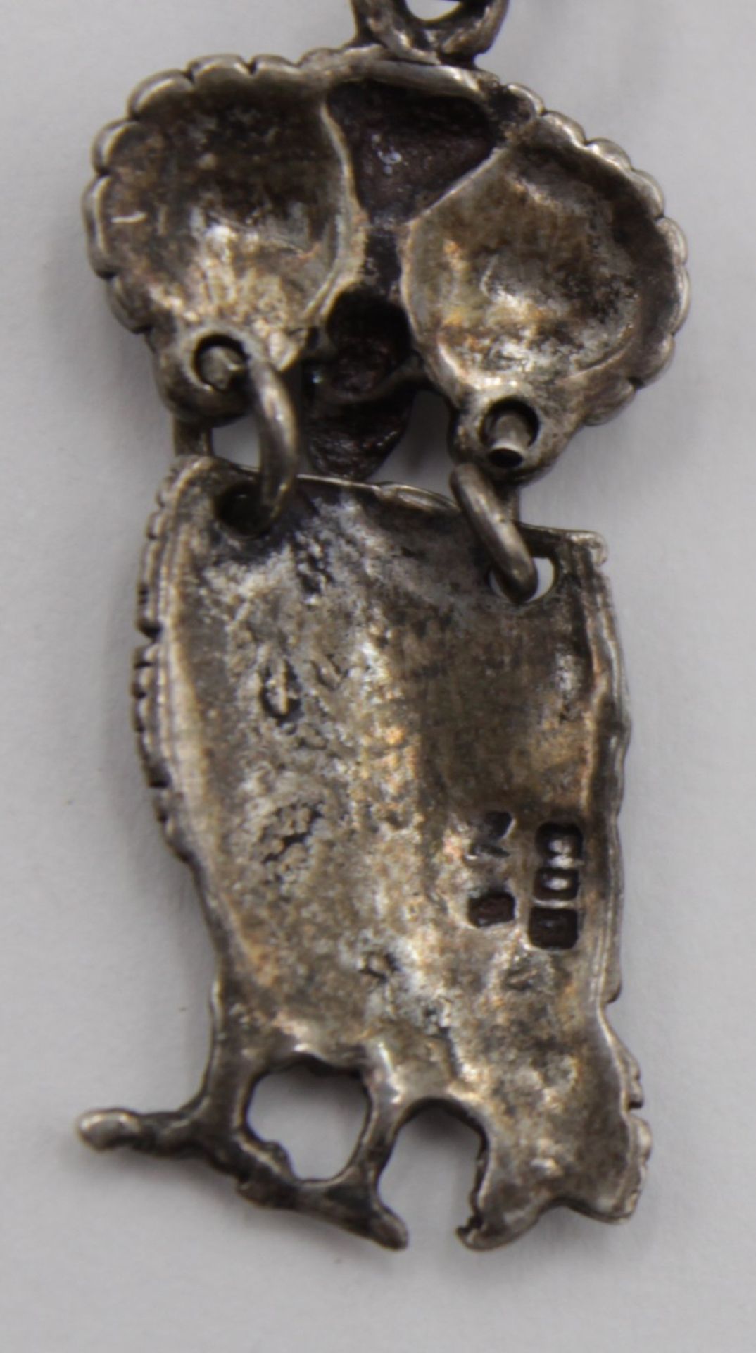 Eulenanhänger, 800er Silber, an 925er Kette, zus. 4,9gr., Anhänger 3,4cm, Kette 45cm. - Image 4 of 4