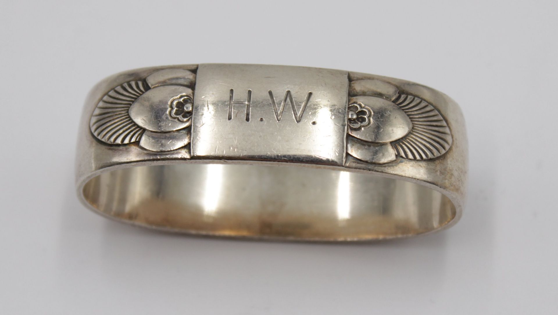 Serviettenring, Georg Jensen, Sterling, Nr. 81, Monogrammiert "H.W.", 37,4gr., 5,2 x 2,6cm.