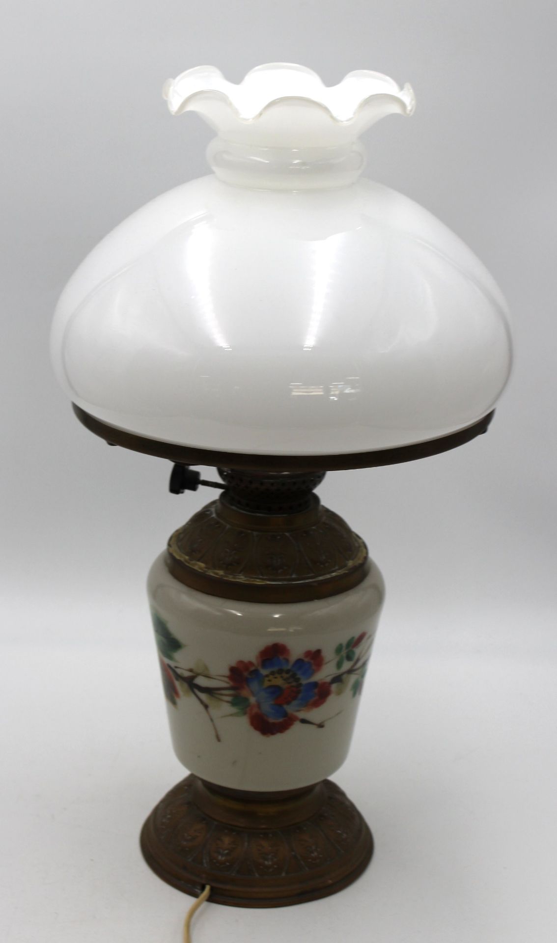 Tischlampe, elektrifizierte Petroleumlampe, Korpus 19. Jhd., florale Bemalung, H-46,5cm. - Image 2 of 3
