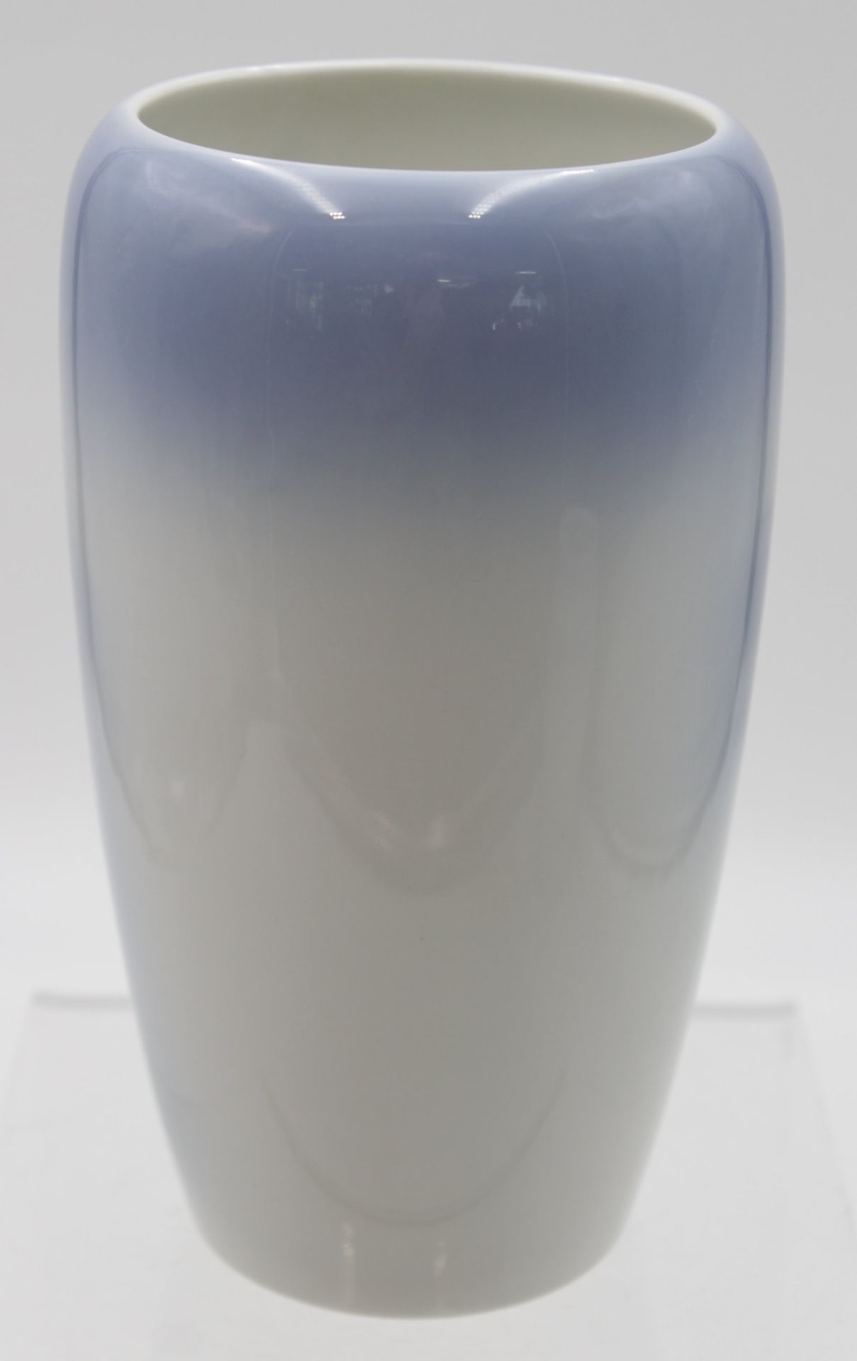 Vase, Royal Copenhagen, Landschaftsbemalung in Unterglasur, H-19cm. - Bild 2 aus 3