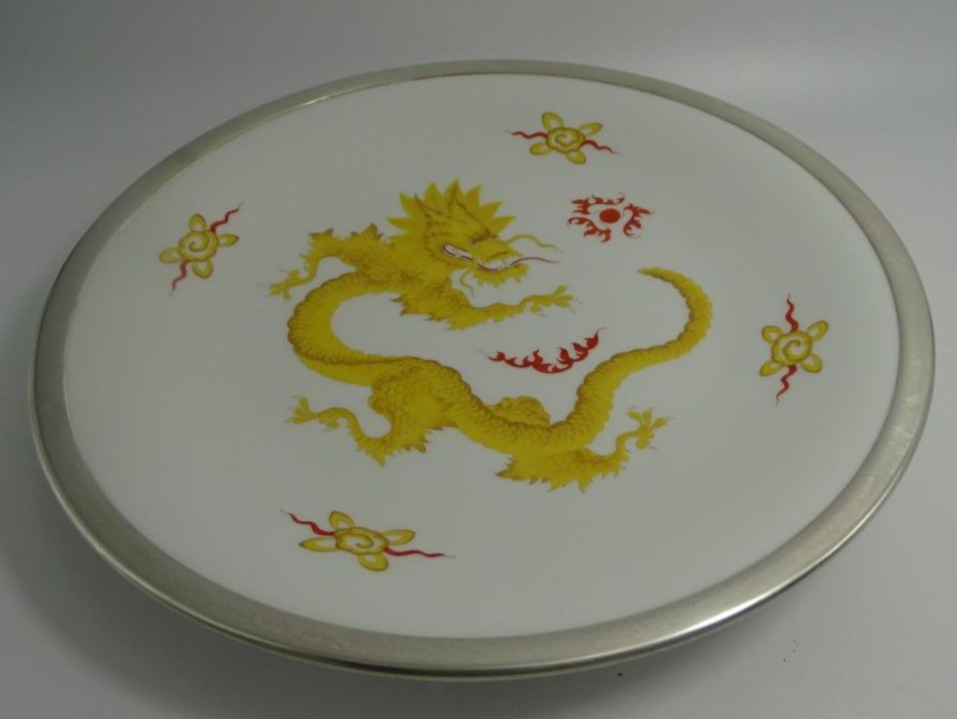 gr. Schale (Wandteller) "Meissen" 1.Wahl, gelber Drache mit Silberrand, D-35 cm