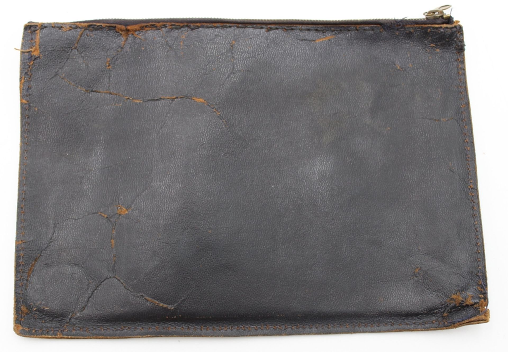 Borgward-Wagenpapiere Mappe, älter, Leder, Gebrauchsspuren, 17 x 24,5cm. - Bild 3 aus 3