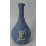 kl. Vase "Wedgwood", blau/weiss, H-12 cm