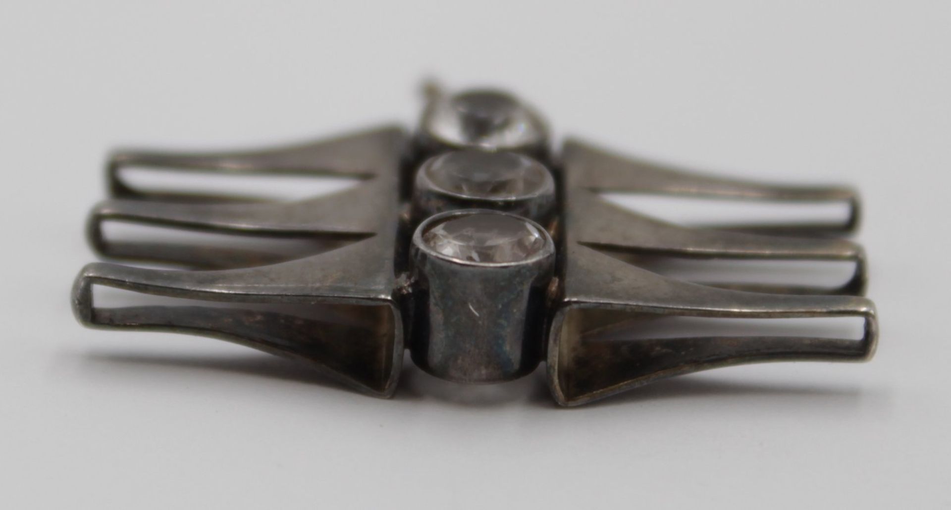 Silberanhänger, undeutl. gepunzt, besetzt mit klaren Steinen, 4,8gr., 2,5 x 3,3cm. - Bild 4 aus 4