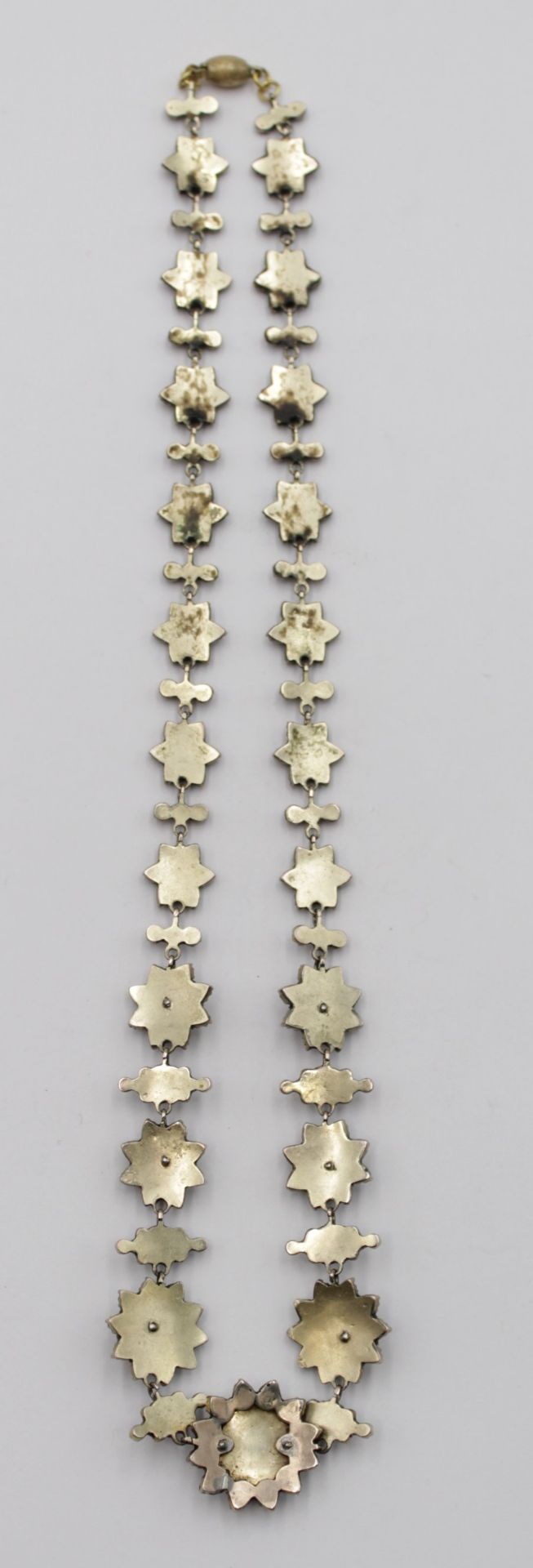 schönes Granatcollier, älter, Silberschließe erneuert, ca. L-44cm. - Image 3 of 5