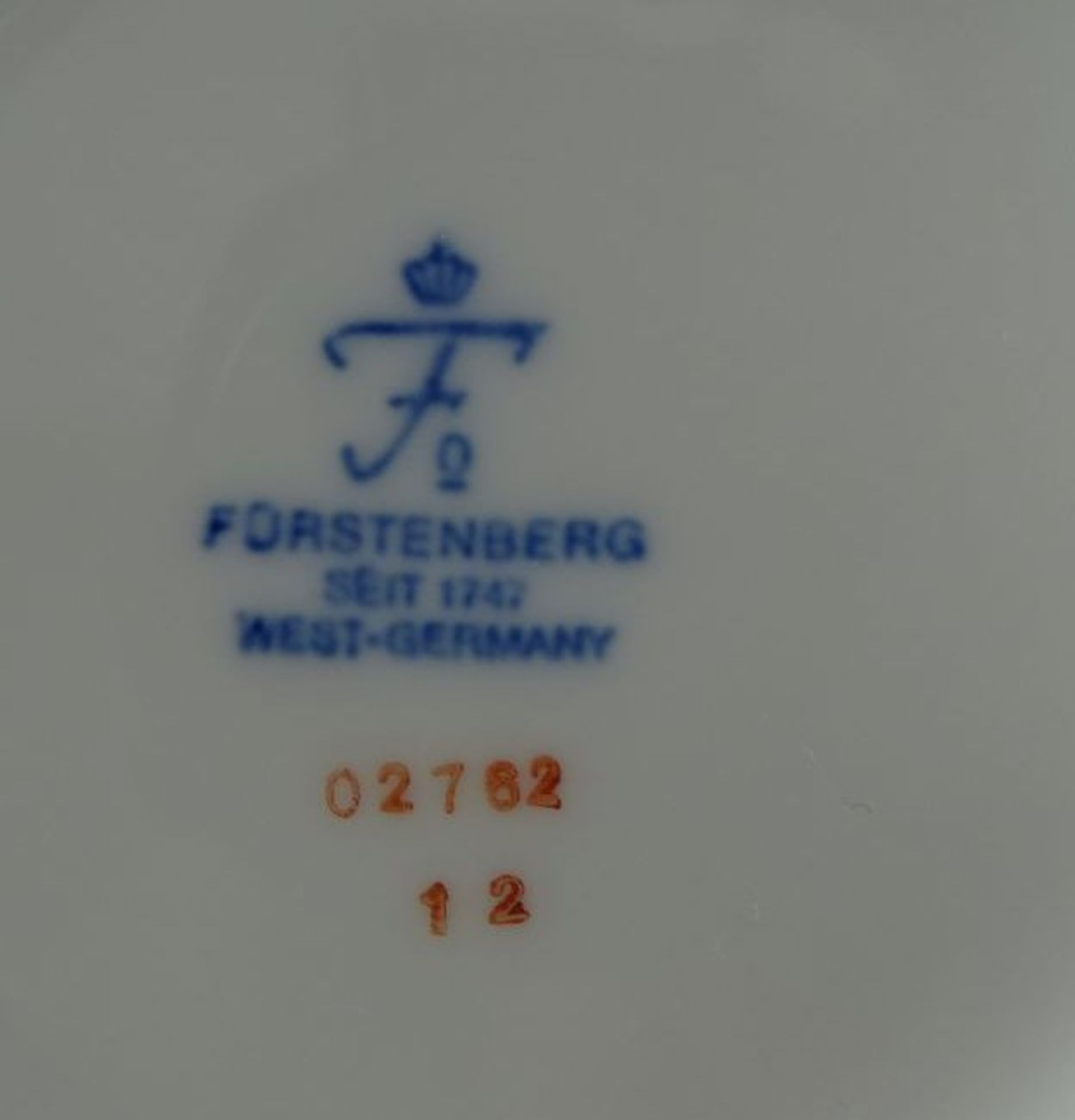 Kaffee-Teeservice "Fürstenberg" grüne Ranken, 60 Teile, 10 Kaffeetassen, 13 Tee-Tassen, 24 U.T., 9  - Bild 5 aus 9