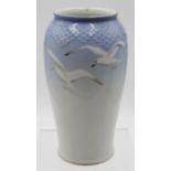 Vase, Bing & Gröndahl, Dekor Möwe, Entw. Fanny Garde, 2x Glasurfehler, H-21cm.