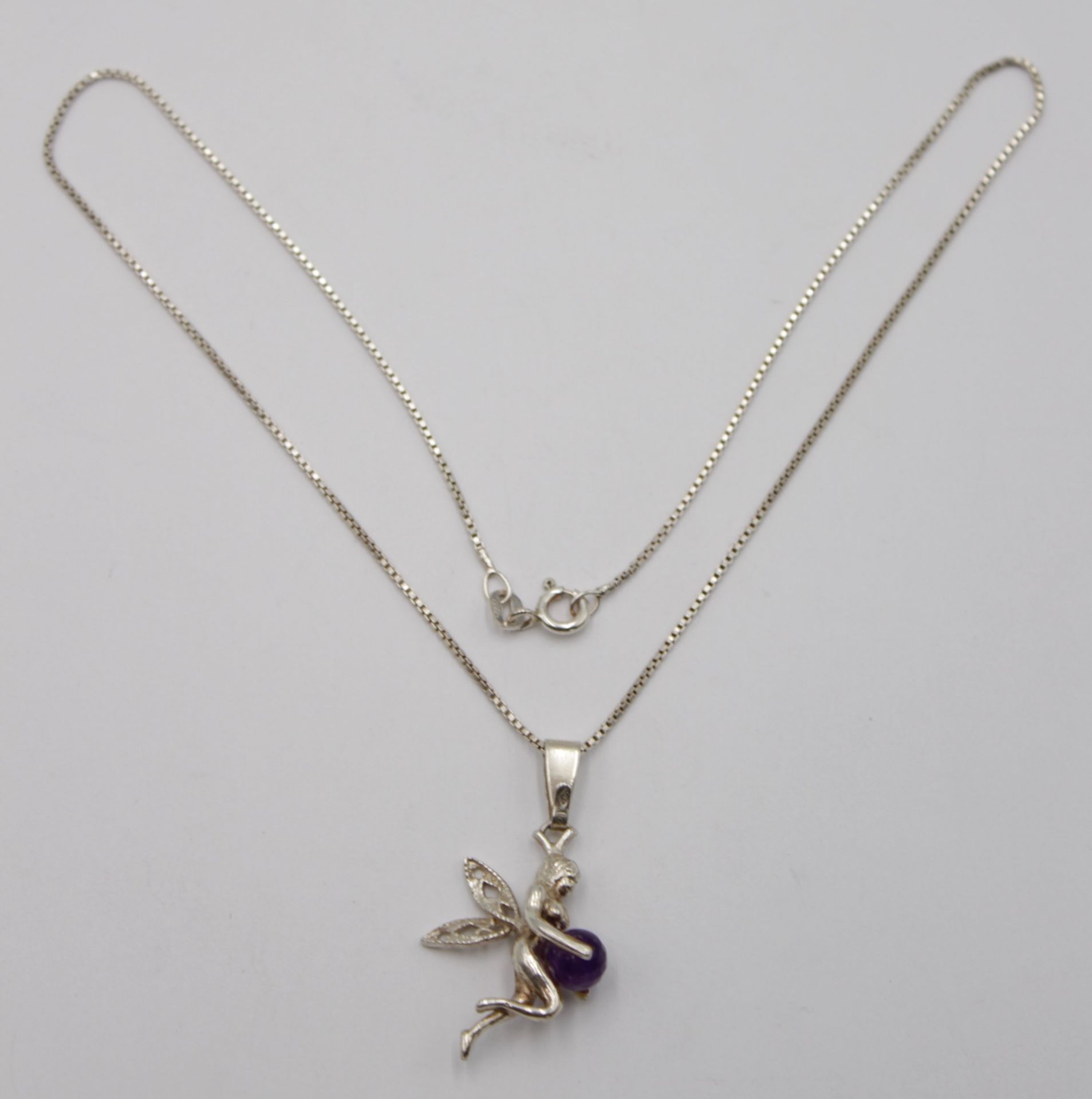 figürl. Anhänger  "Elfe" mit Amethyst an 925er Kette, zus. 6,2gr. , ca. l-39,5cm, Anhänger L-3,5cm.