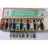 orig. Erzgebirge "Seiffener Brautzug" in orig. Karton, 13 Figuren