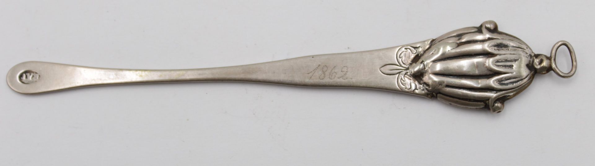 früher Rührstab o.ä., Silber, Punktgavur u. datiert 1862, ca. 8gr., L-12,8cm. - Bild 3 aus 5