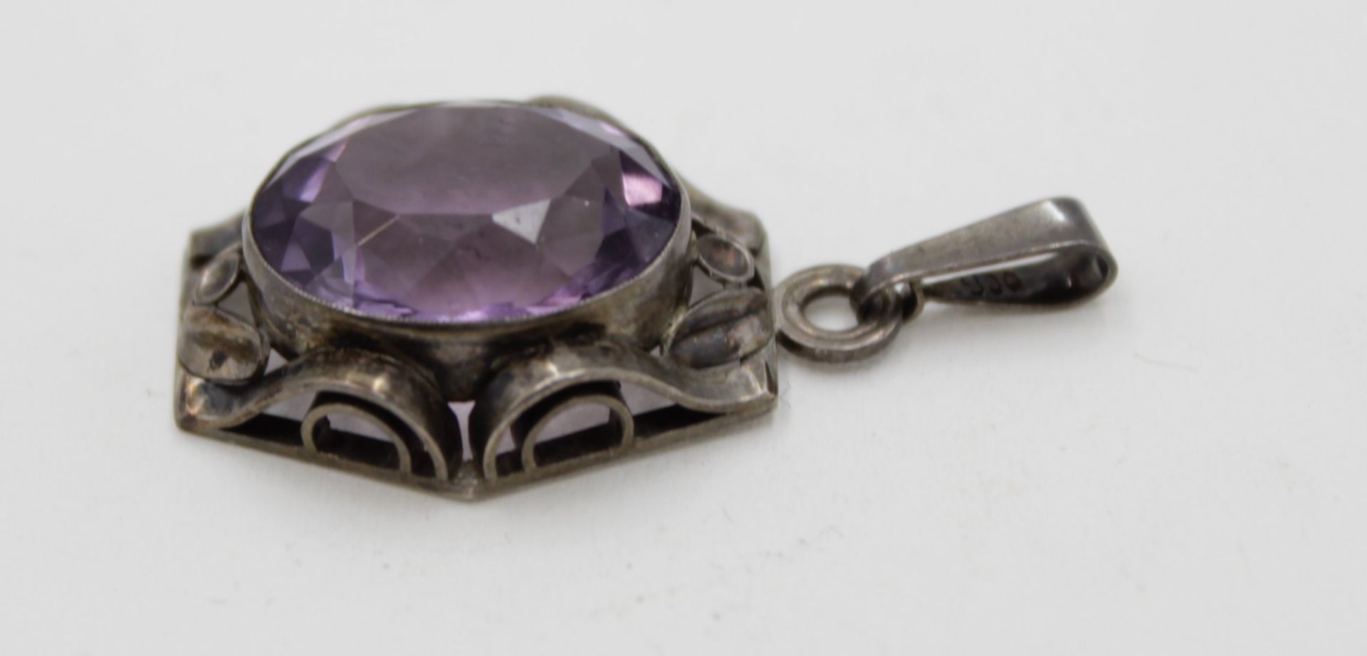 Anhänger, wohl um 1920, 800er Silber, facc. Amethyst, zus. ca. 5gr.. 3,7 x 1,9cm. - Bild 2 aus 4