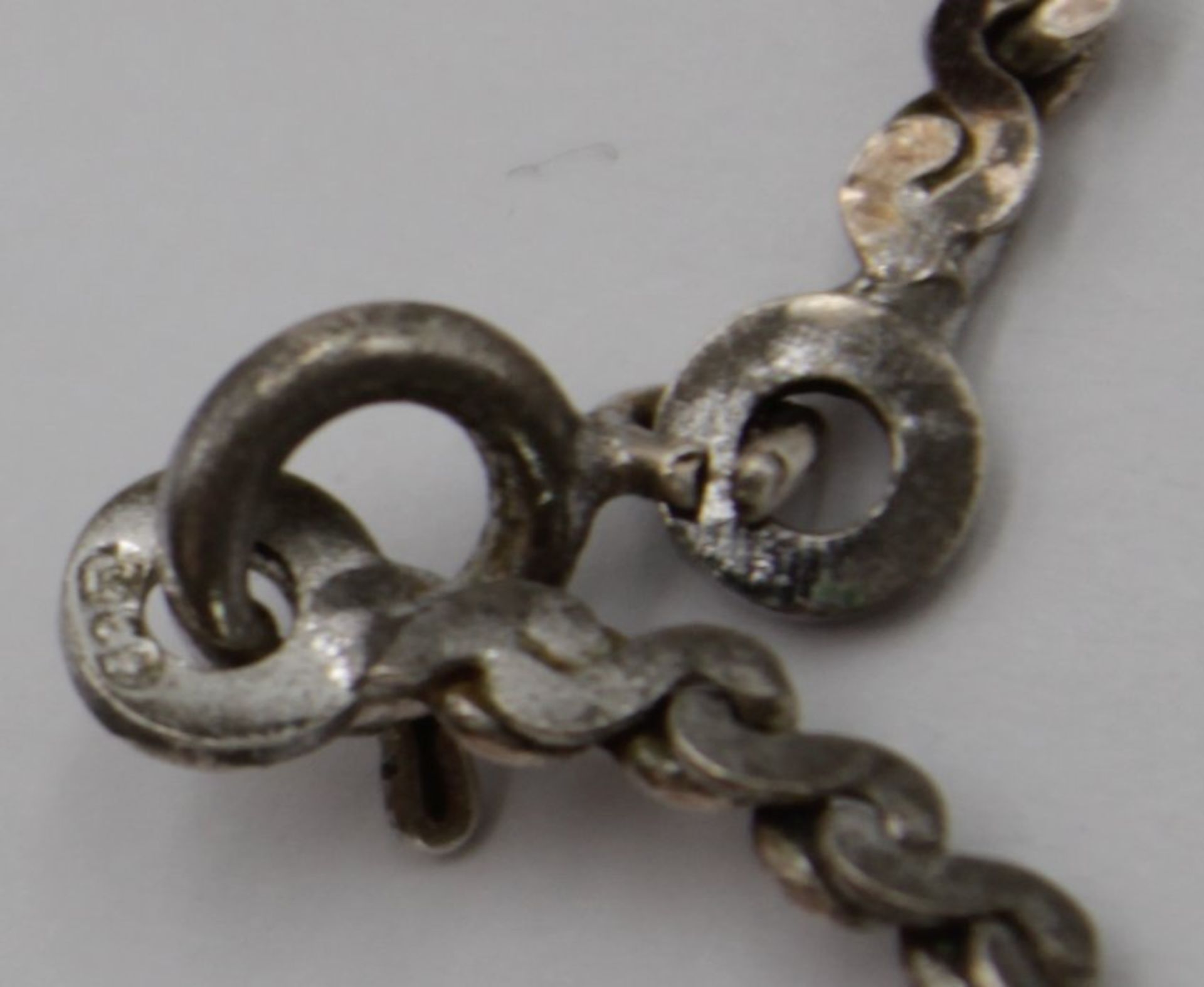 835er Silber-Collier, Saphire und Perle, ca. 11,2gr., L-43cm. - Bild 3 aus 5