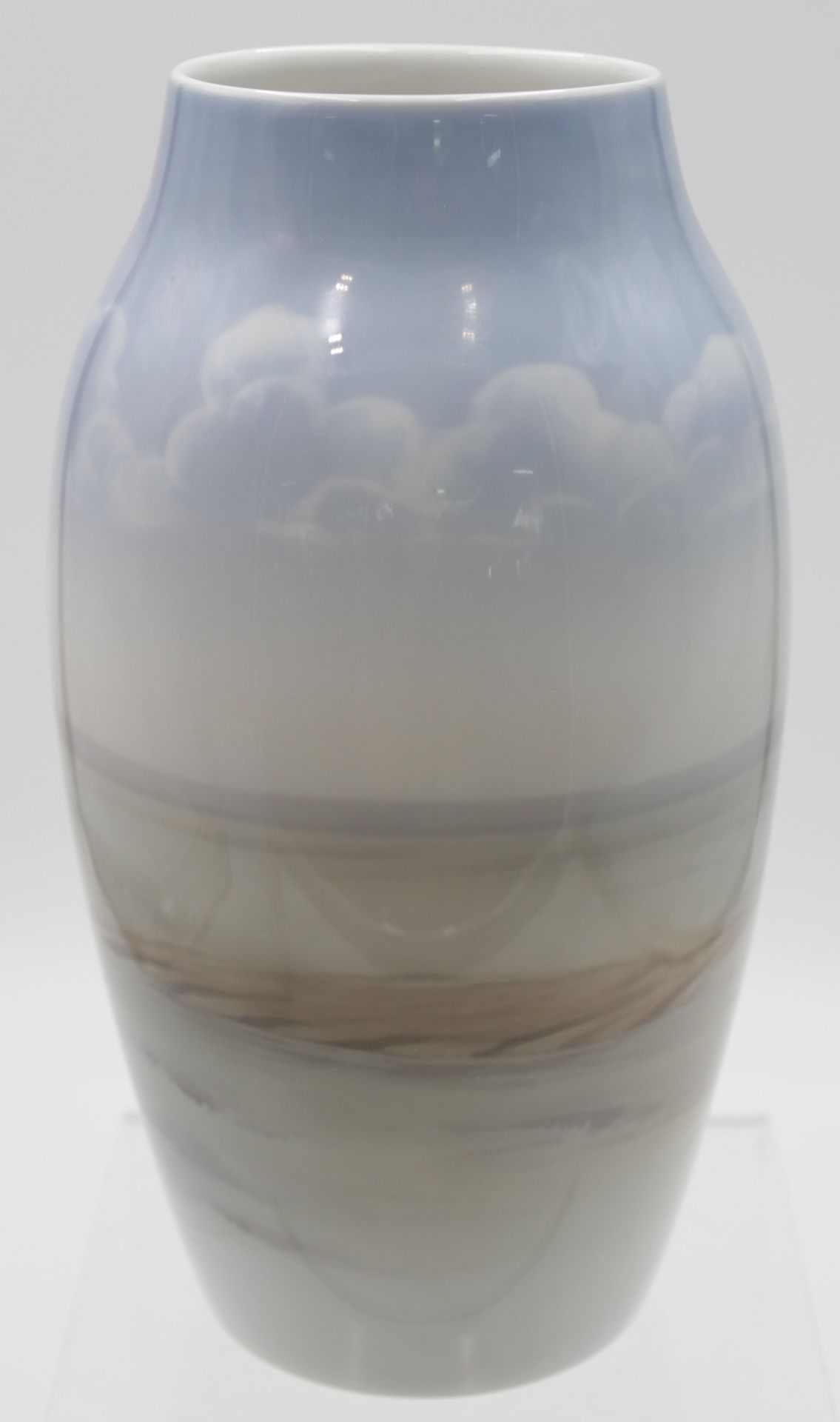 hohe Vase, Bing & Gröndahl, umlaufend Landschaftsbemalung in Unterglasur, H-24,5cm. - Image 2 of 3