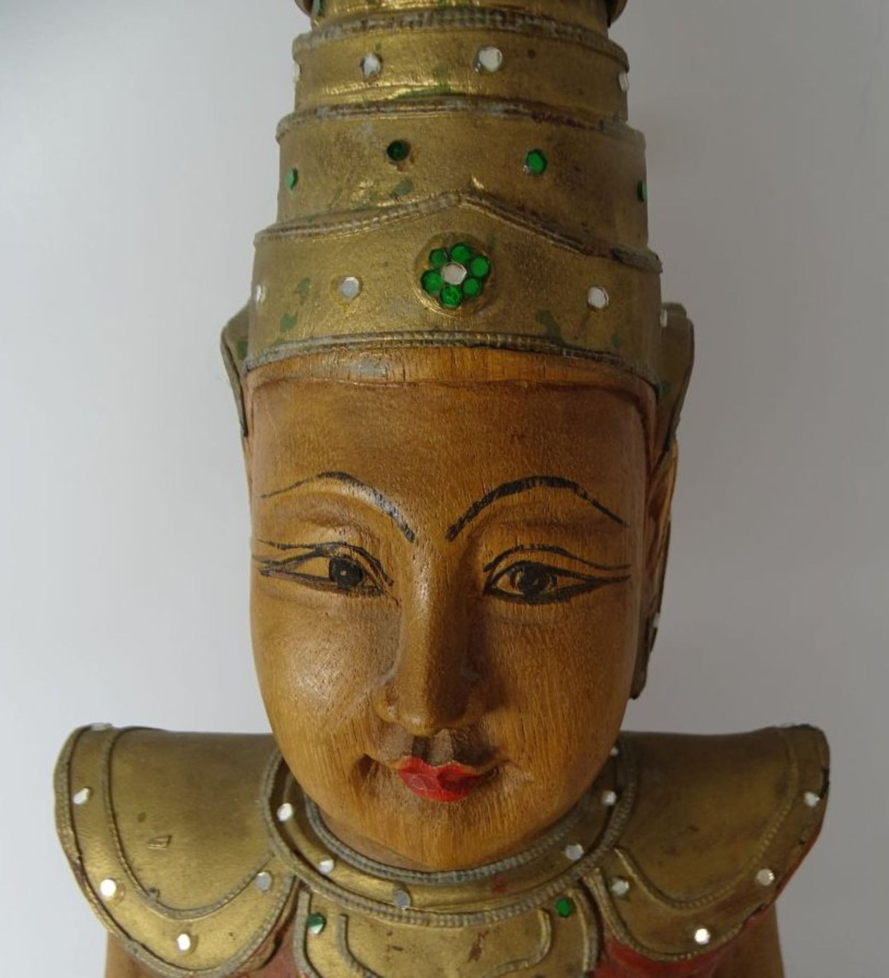betender Tempeldiener, Holzschnitzerei, wohl Thailand, H-66 cm - Bild 3 aus 6