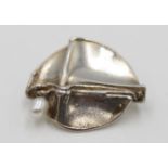 Brosche, 925er Silber m. SW-Perle, 4gr., ca. D-2,5cm.