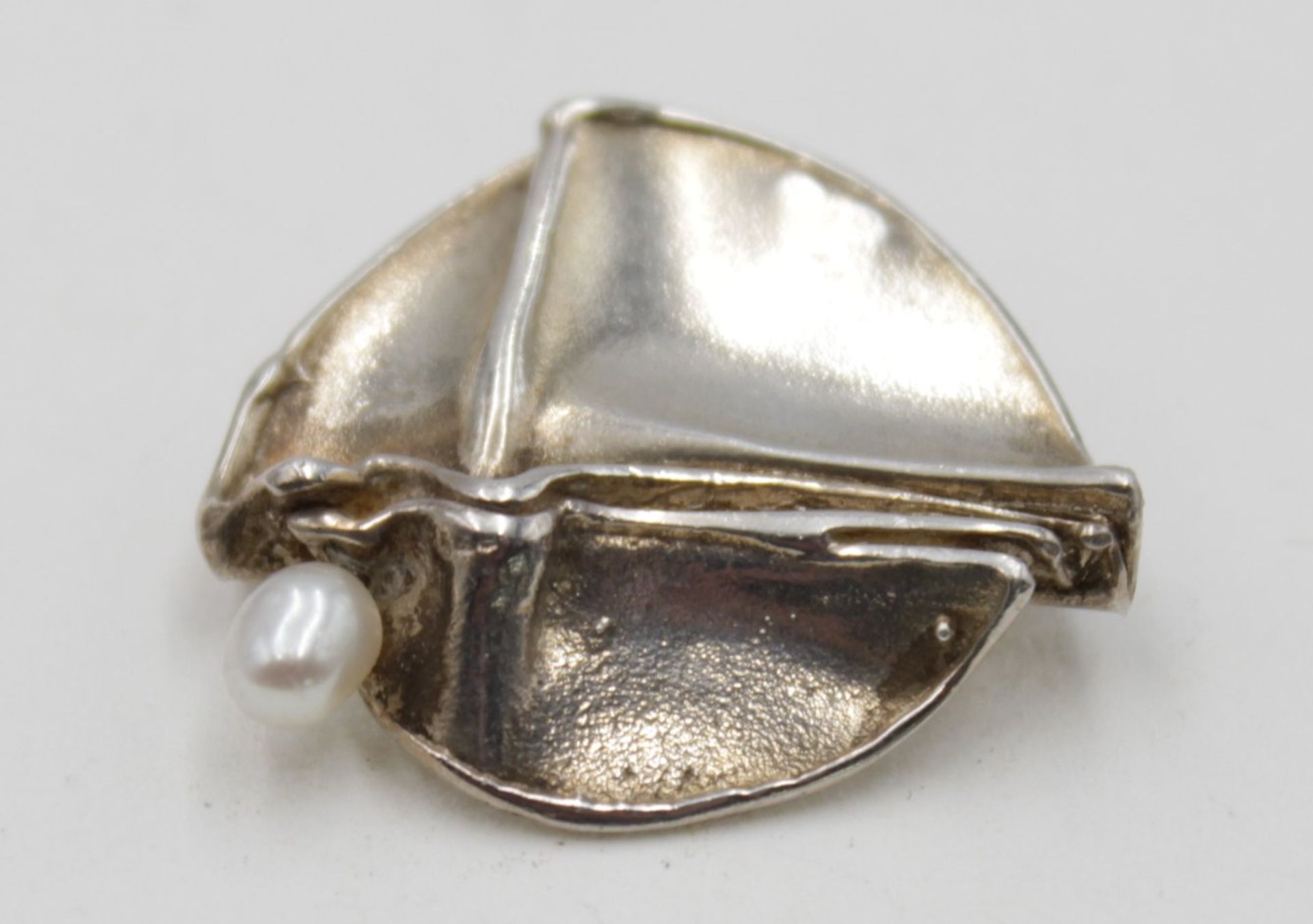 Brosche, 925er Silber m. SW-Perle, 4gr., ca. D-2,5cm.