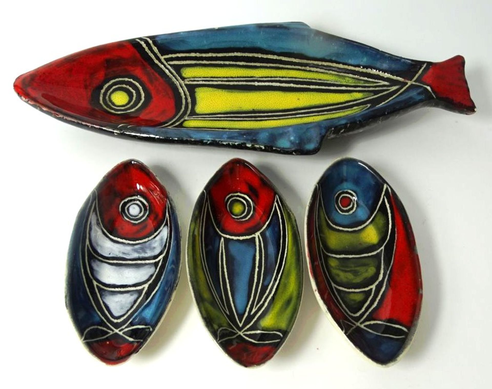 3 kleine, 1 grössere Fajence Schale, Fischdekor und Form, L-27 und 12 cm - Bild 3 aus 4